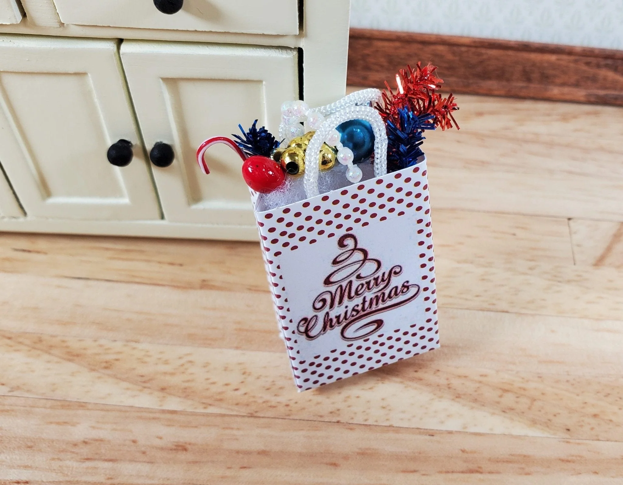Dollhouse Christmas Theme Holiday Shopping Bag 1:12 Scale Miniature Decor - Image 2