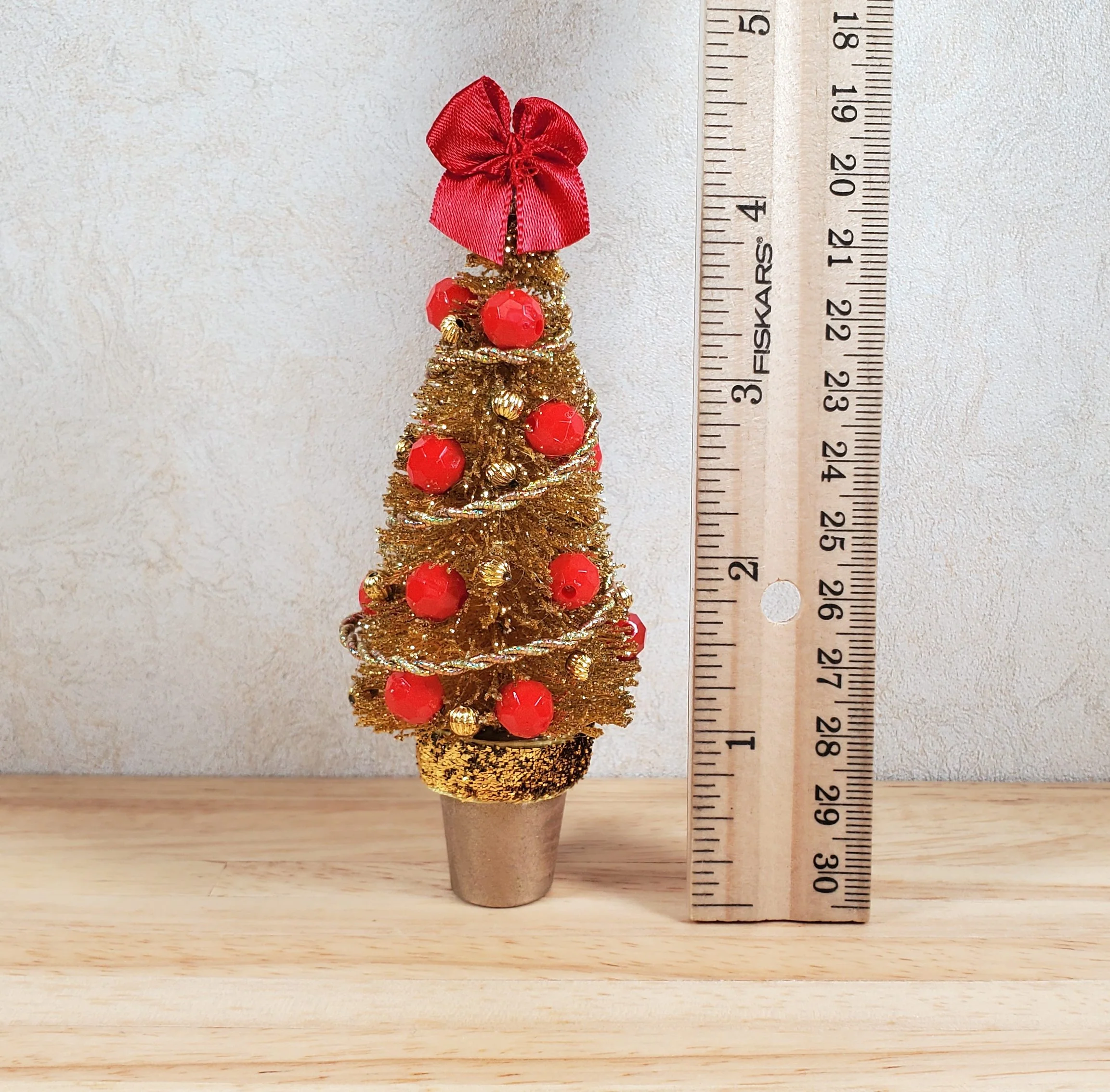 Dollhouse Christmas Tree Small Gold with Red Ornaments 1:12 Scale Miniature - Image 3