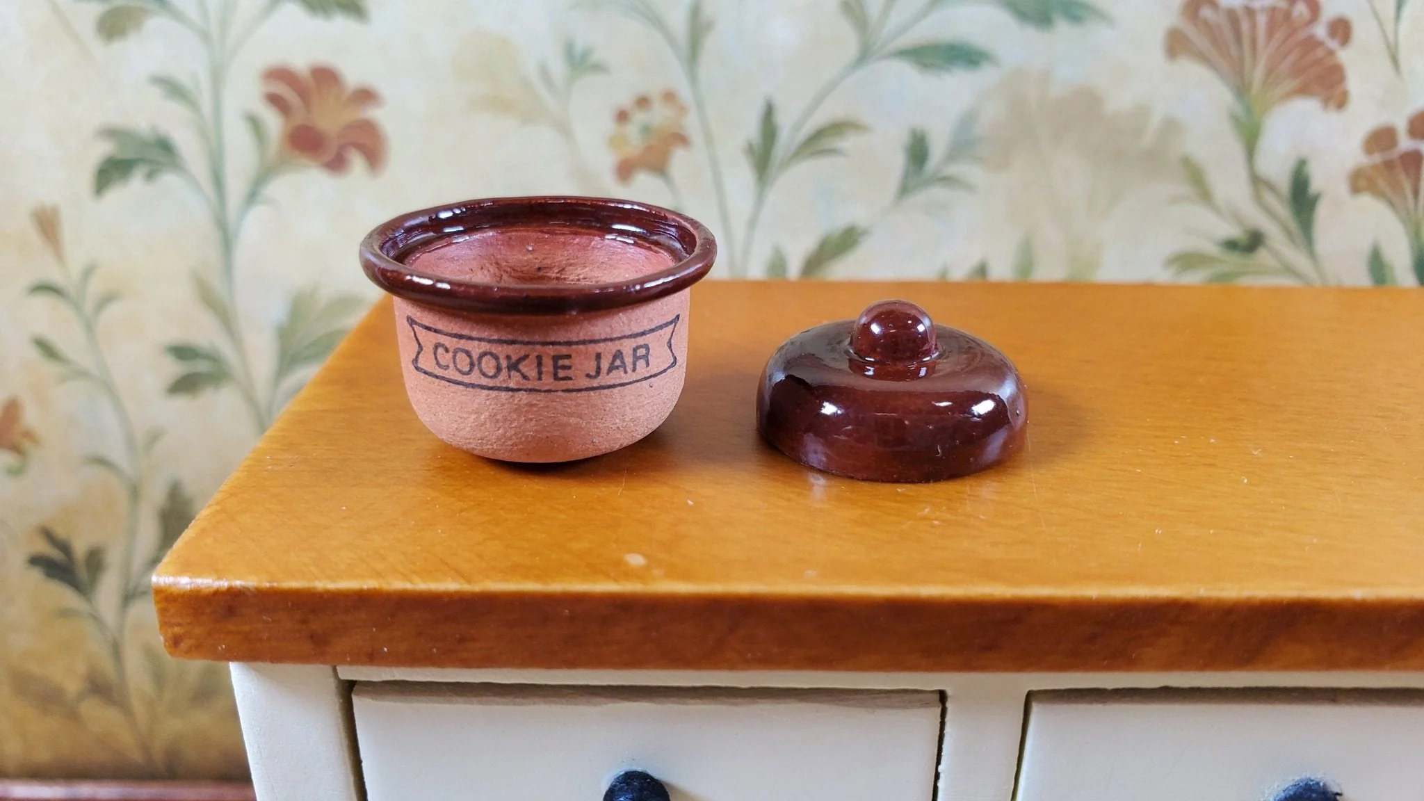 Dollhouse Cookie Jar with Removable Lid 1:12 Scale Kitchen Accessory Handmade - Image 2