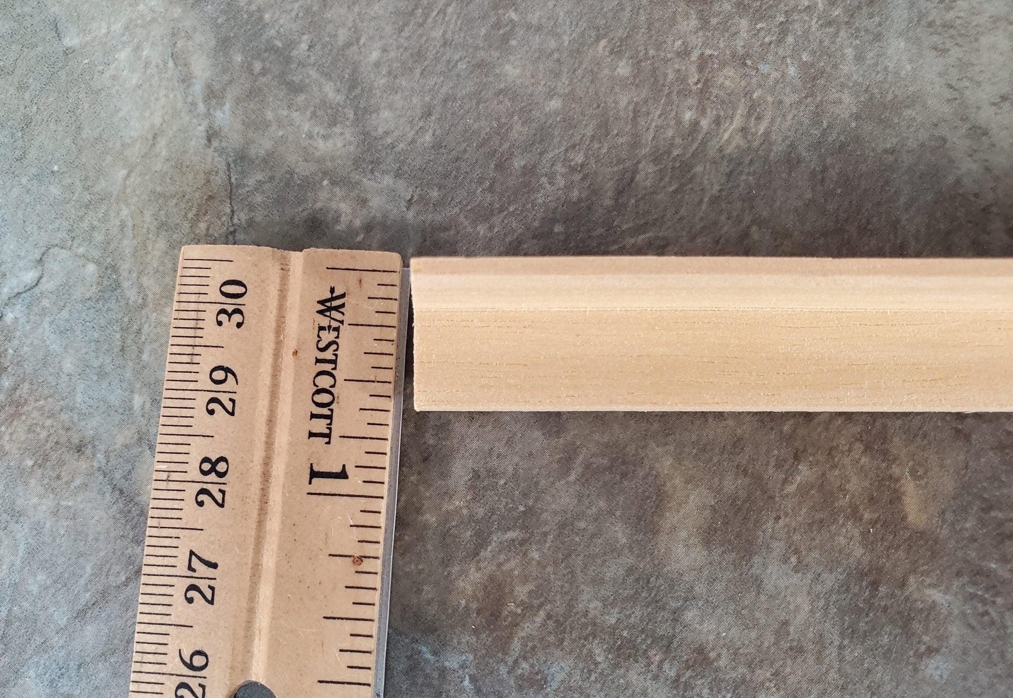 Dollhouse Corner Trim Molding 1/2" x 1/2" x 18" long Miniatures Houseworks 7046 - Image 3