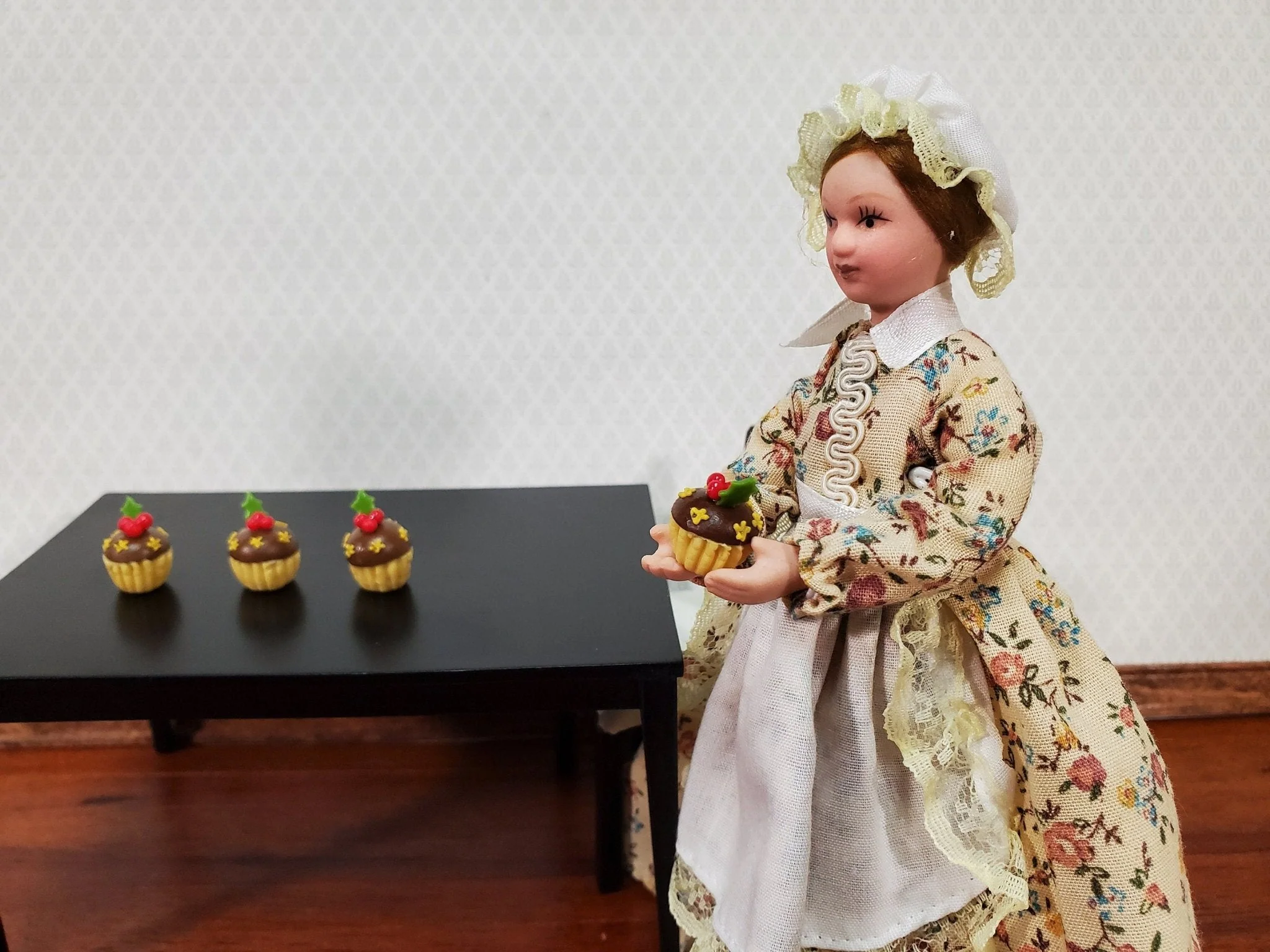 Dollhouse Cupcakes or Cakes Christmas Holiday Set of 4 Use in 1:12 or 1/6 Scale Miniatures - Image 4