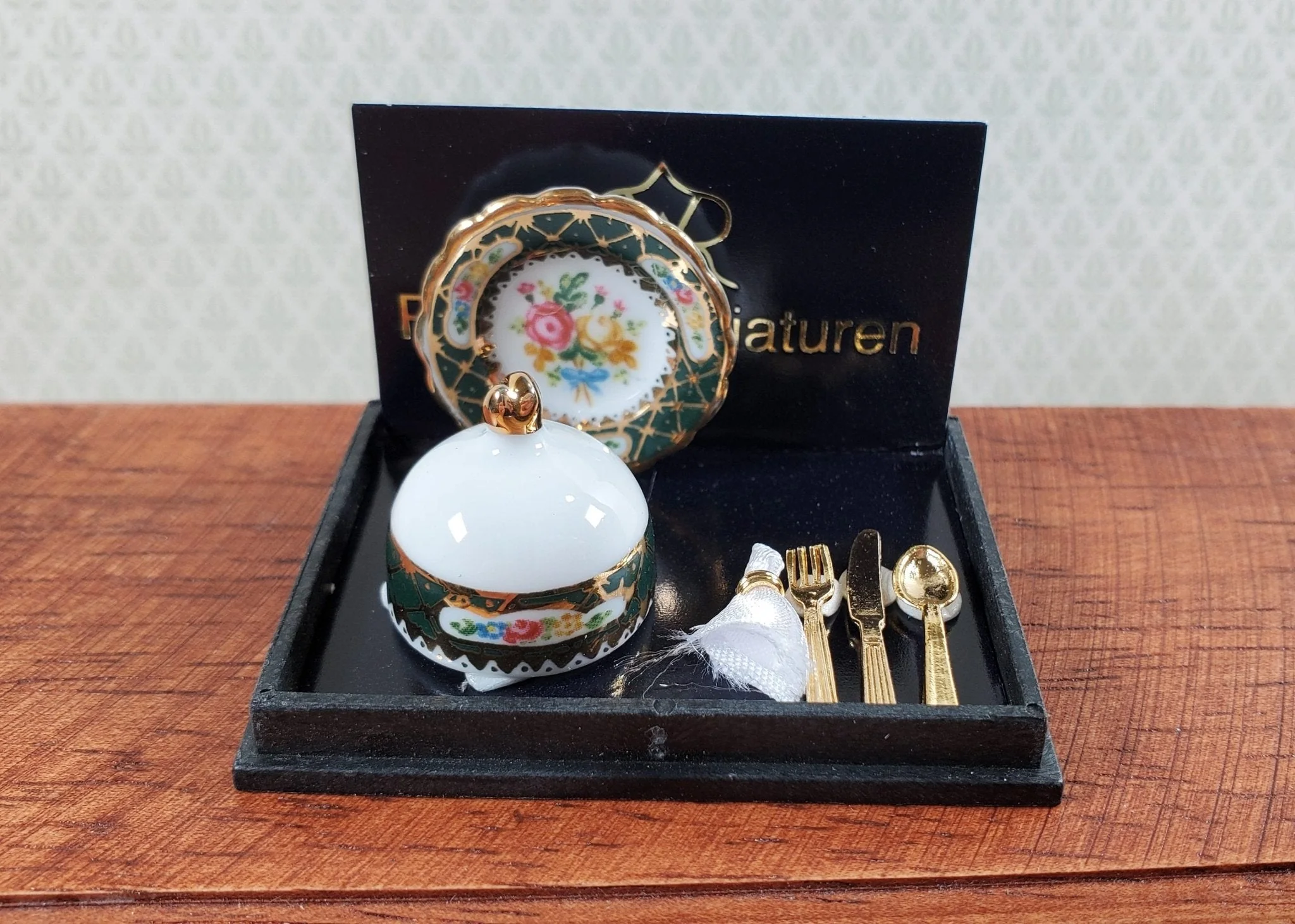 Dollhouse Dinner Setting for 1 Irish Gold Design Reutter Porcelain 1:12 Scale