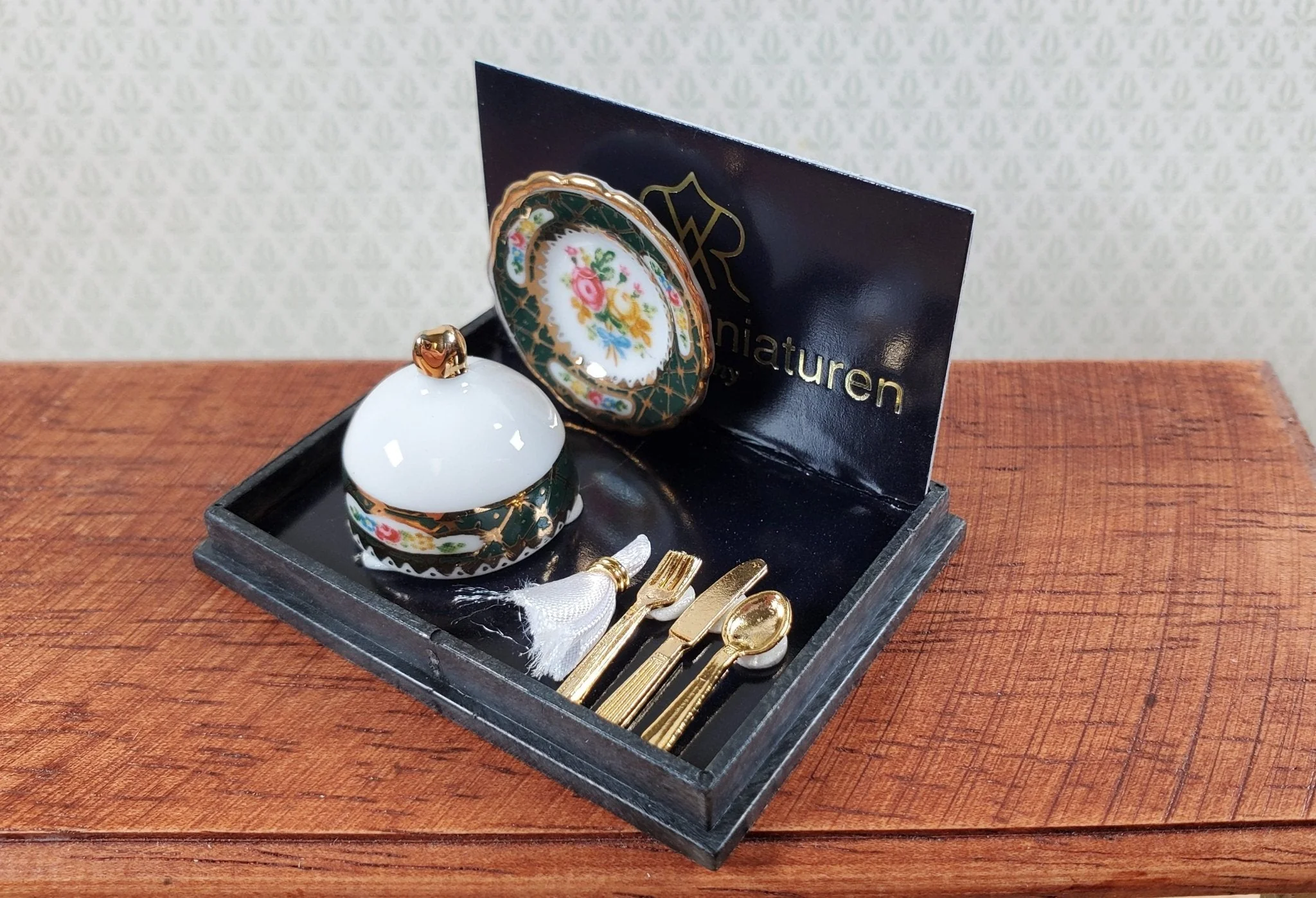 Dollhouse Dinner Setting for 1 Irish Gold Design Reutter Porcelain 1:12 Scale - Image 2