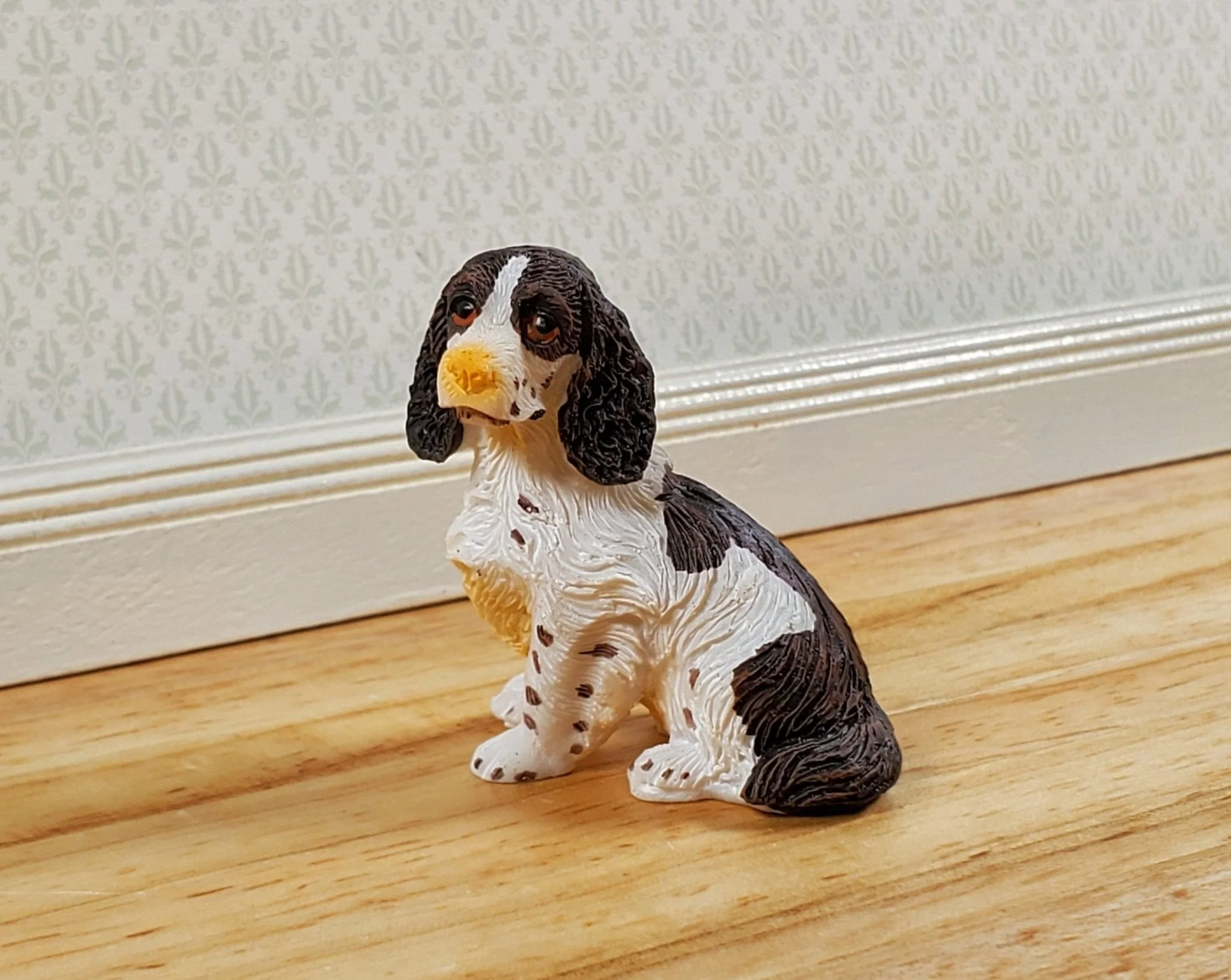 Dollhouse Dog English Springer Spaniel Sitting 1:12 Scale Miniature Animal Pet