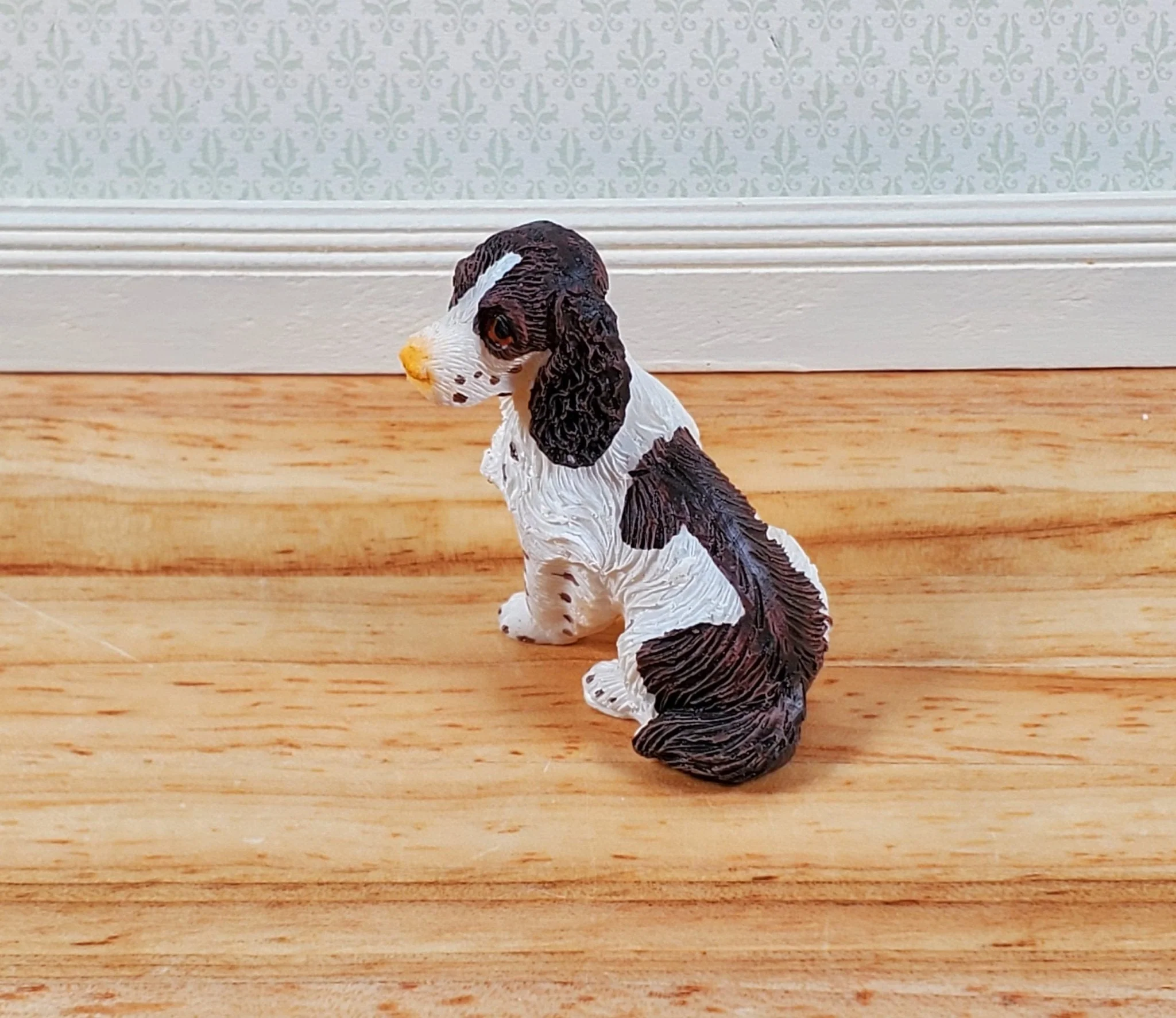 Dollhouse Dog English Springer Spaniel Sitting 1:12 Scale Miniature Animal Pet - Image 2