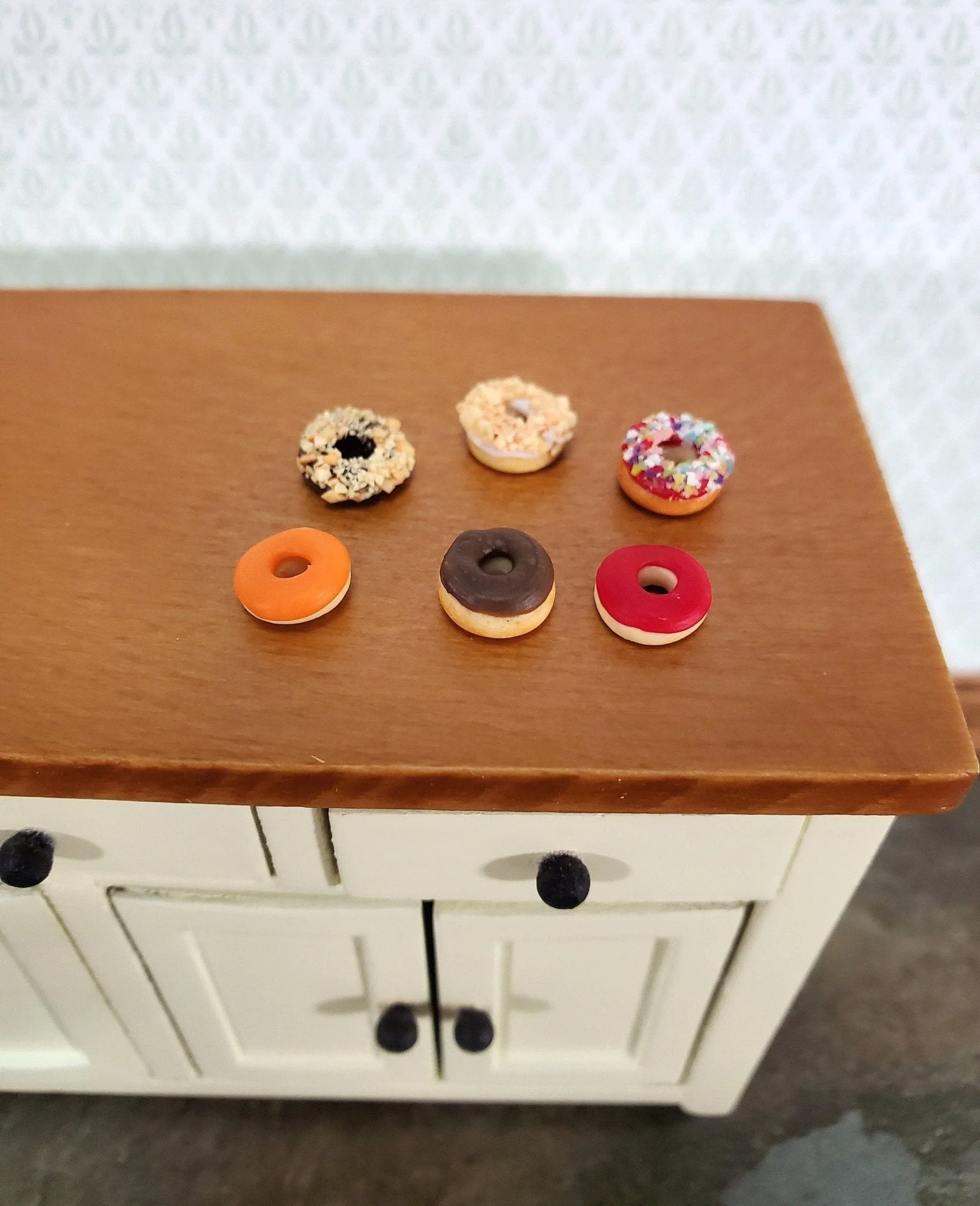 Dollhouse Donuts x6 Frosted and Sprinkles 1:12 Scale Miniature Food Dessert