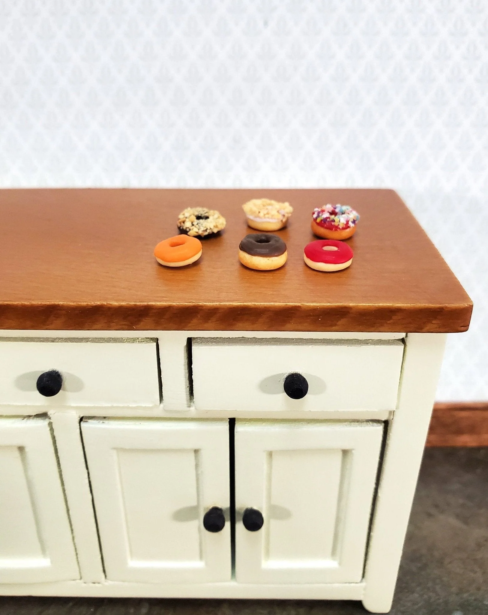 Dollhouse Donuts x6 Frosted and Sprinkles 1:12 Scale Miniature Food Dessert - Image 2