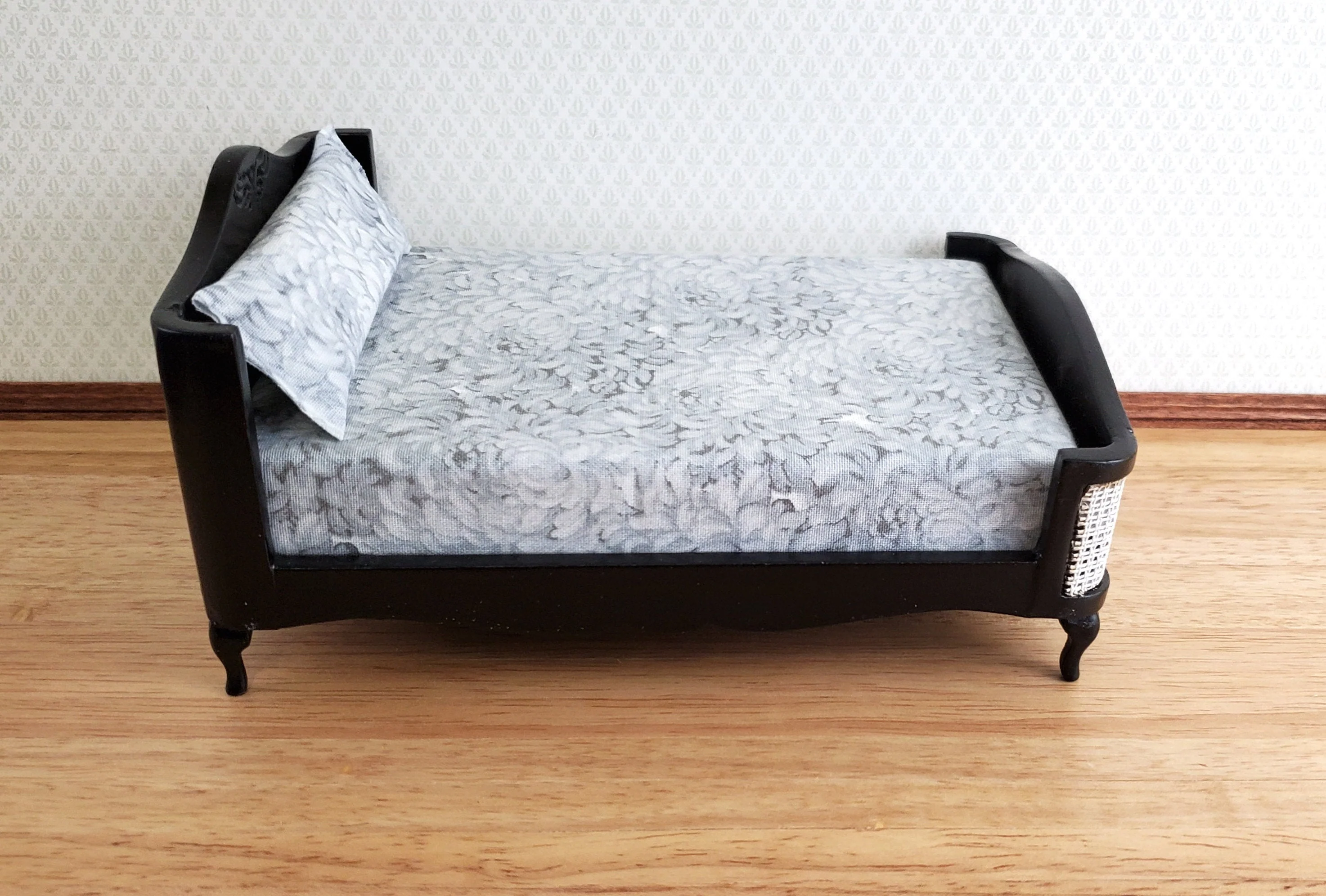 Dollhouse Double Bed Black with Mattress Pillow 1:12 Scale Bedroom Furniture - Image 2