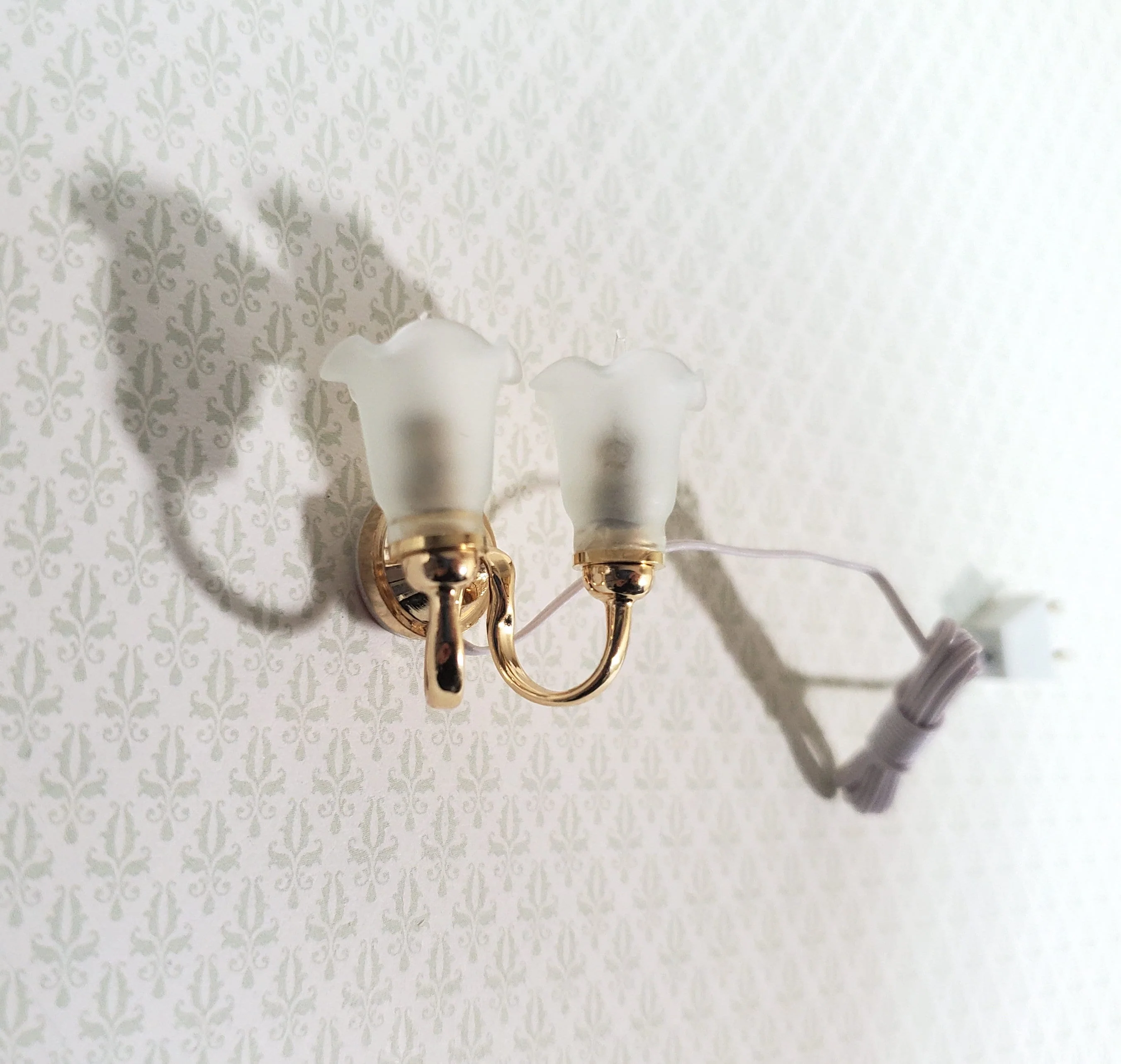 Dollhouse Double Tulip Sconce Flower Shade 12 Volt with Plug 1:12 Scale HW2673 - Image 6