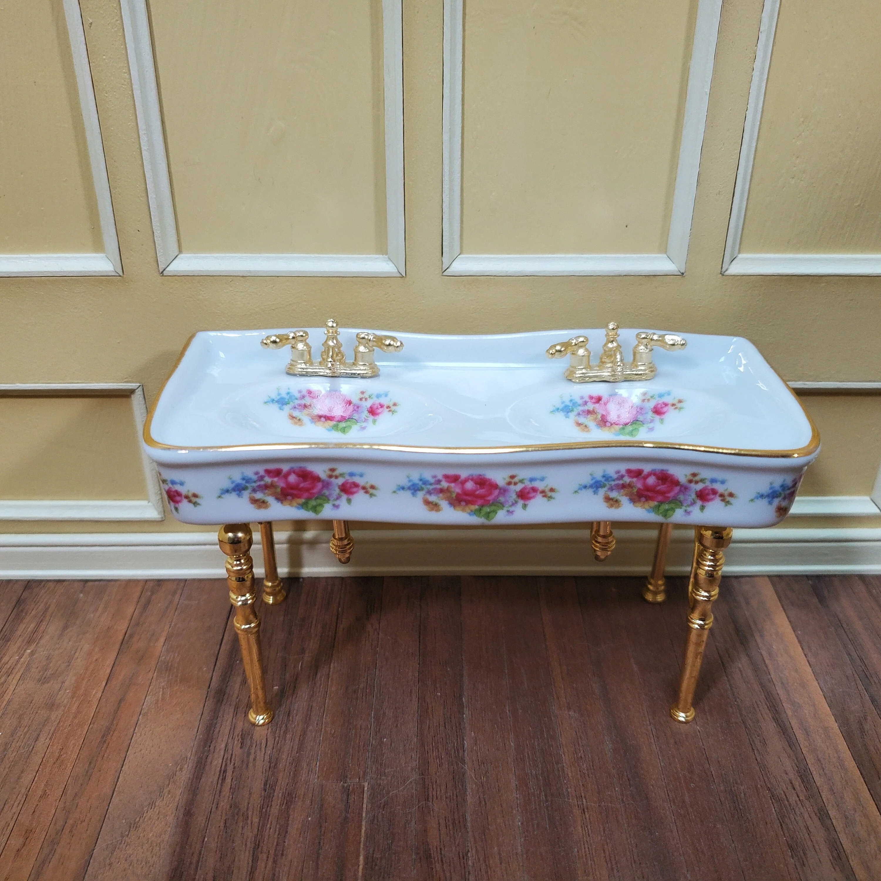 Dollhouse Dresden Rose Double Sink Bathroom Reutter Porcelain 1:12 Scale Miniature
