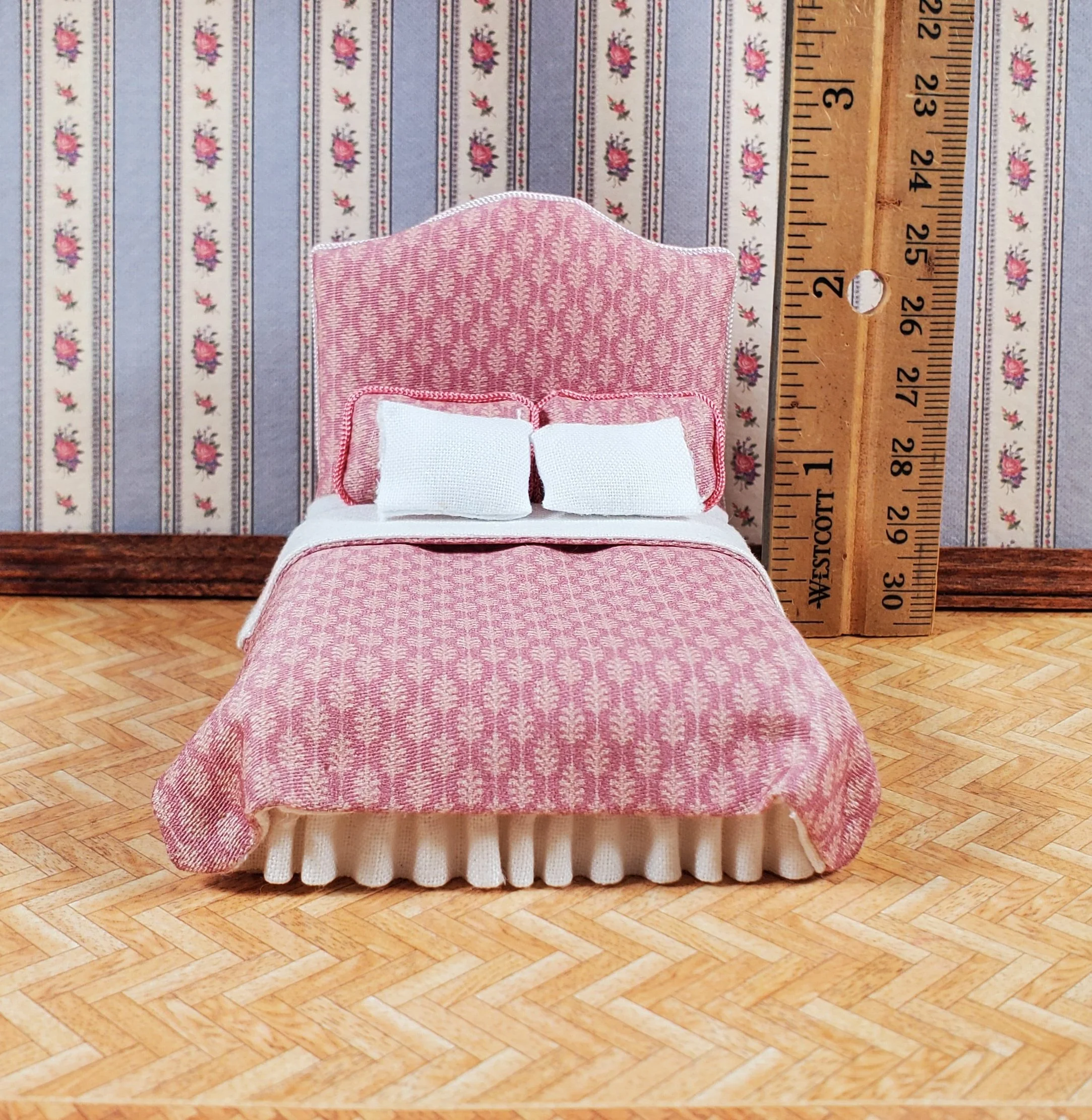Dollhouse Dressed Bed HALF SCALE Furniture 1:24 Miniature Dark Pink Sheets Pillows - Image 4