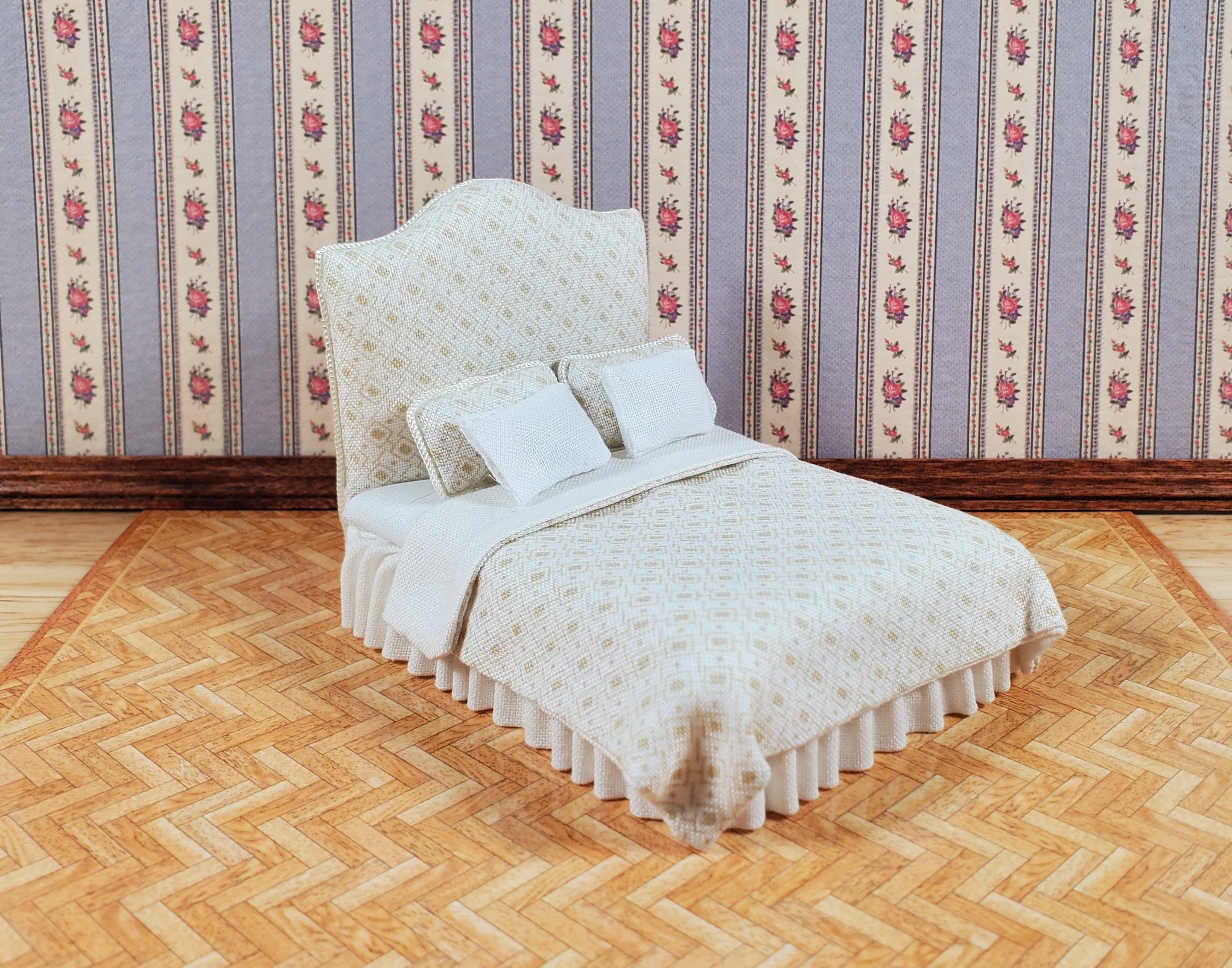 Dollhouse Dressed Bed HALF SCALE Furniture 1:24 Miniature White Sheets Pillows