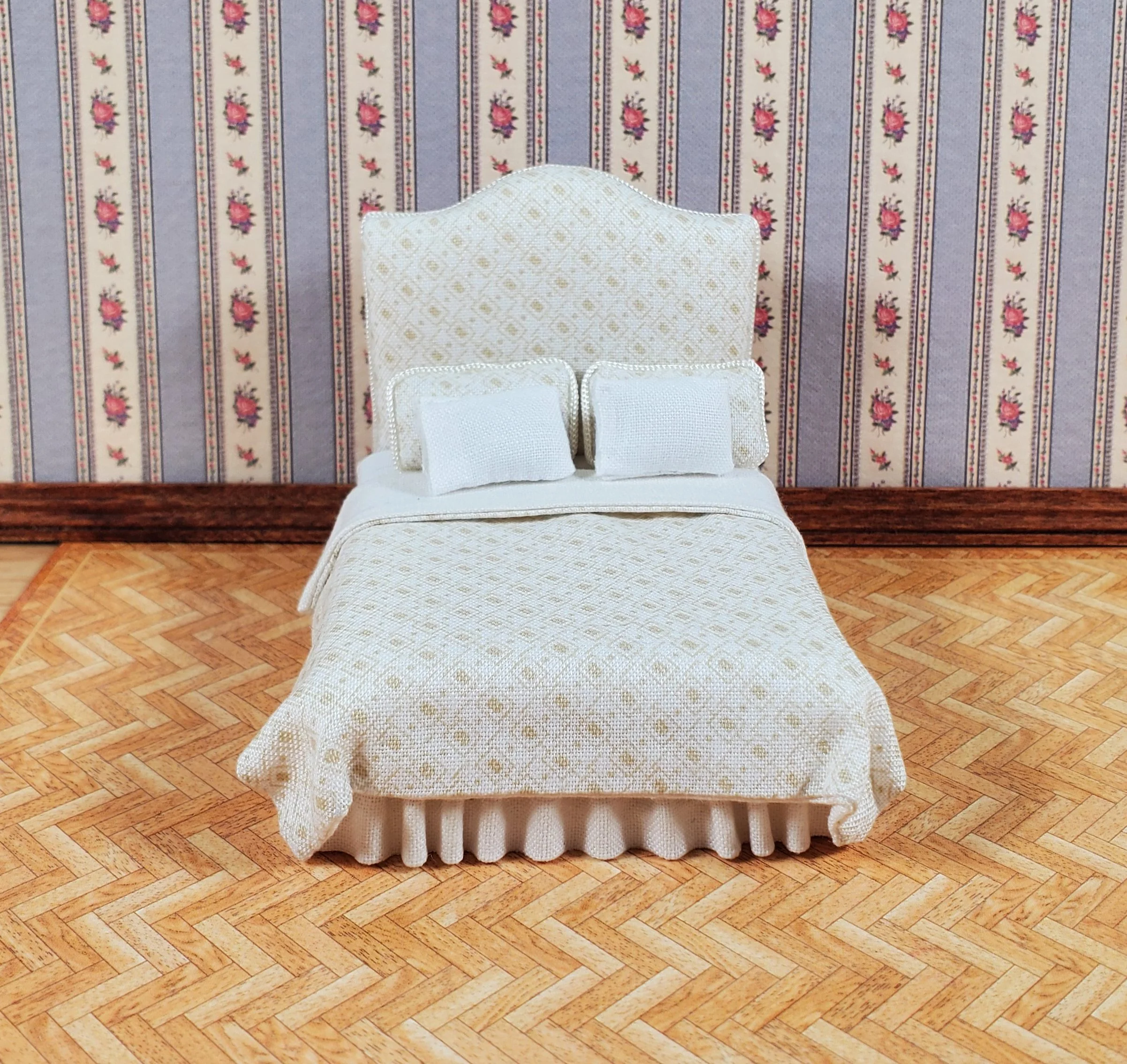 Dollhouse Dressed Bed HALF SCALE Furniture 1:24 Miniature White Sheets Pillows - Image 2