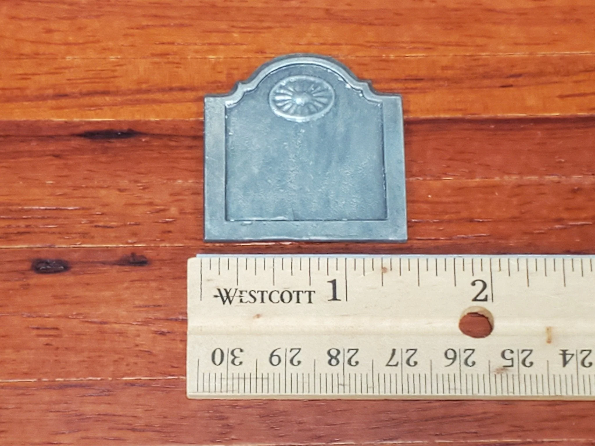 Dollhouse Fireback for Fireplace Metal 1:12 Scale Handcrafted by Olde Mountain Miniatures - Image 5