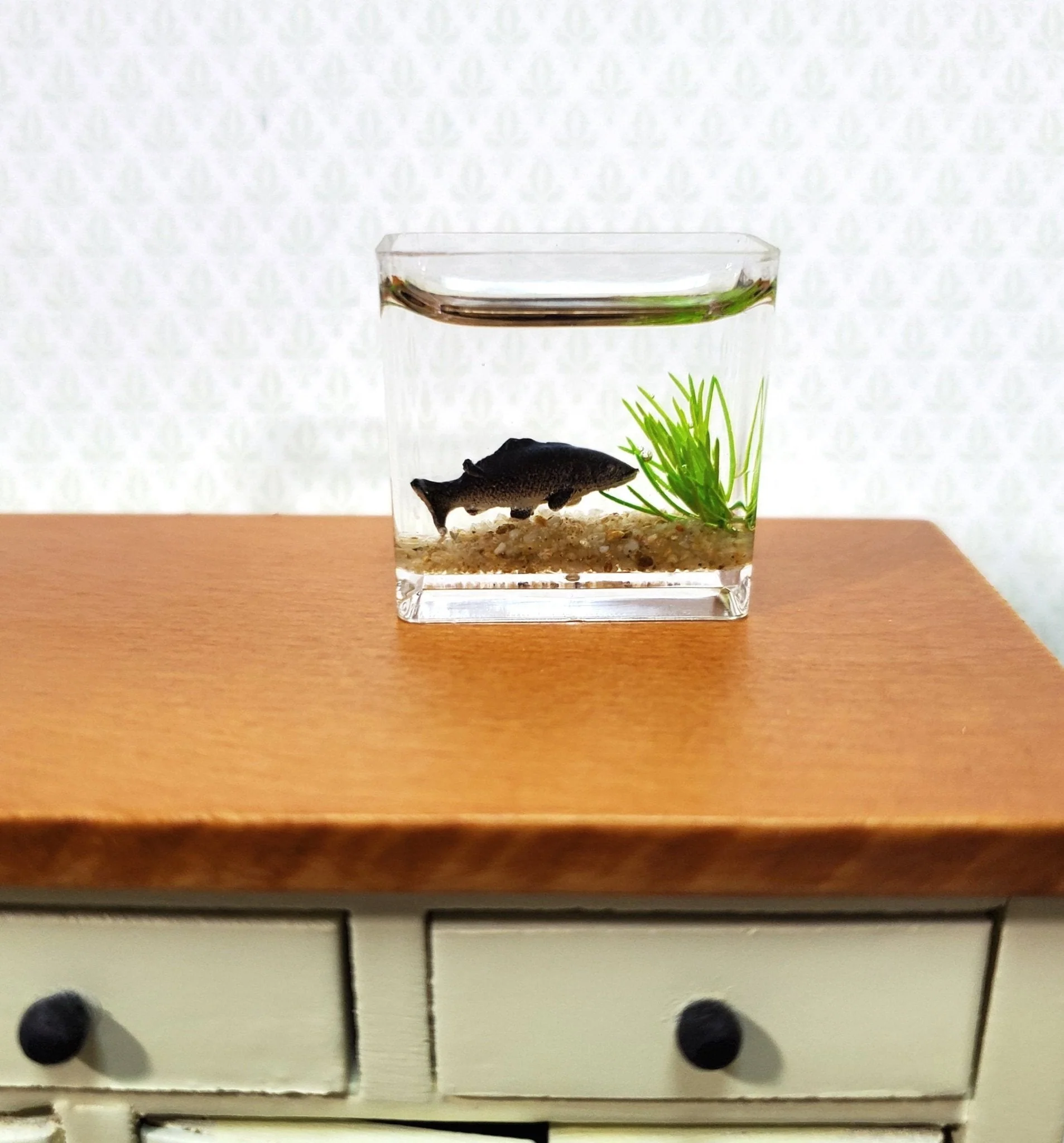 Dollhouse Fish Bowl Tank 1 Piece Random Colors 1:12 Scale Modern Miniatures - Image 2