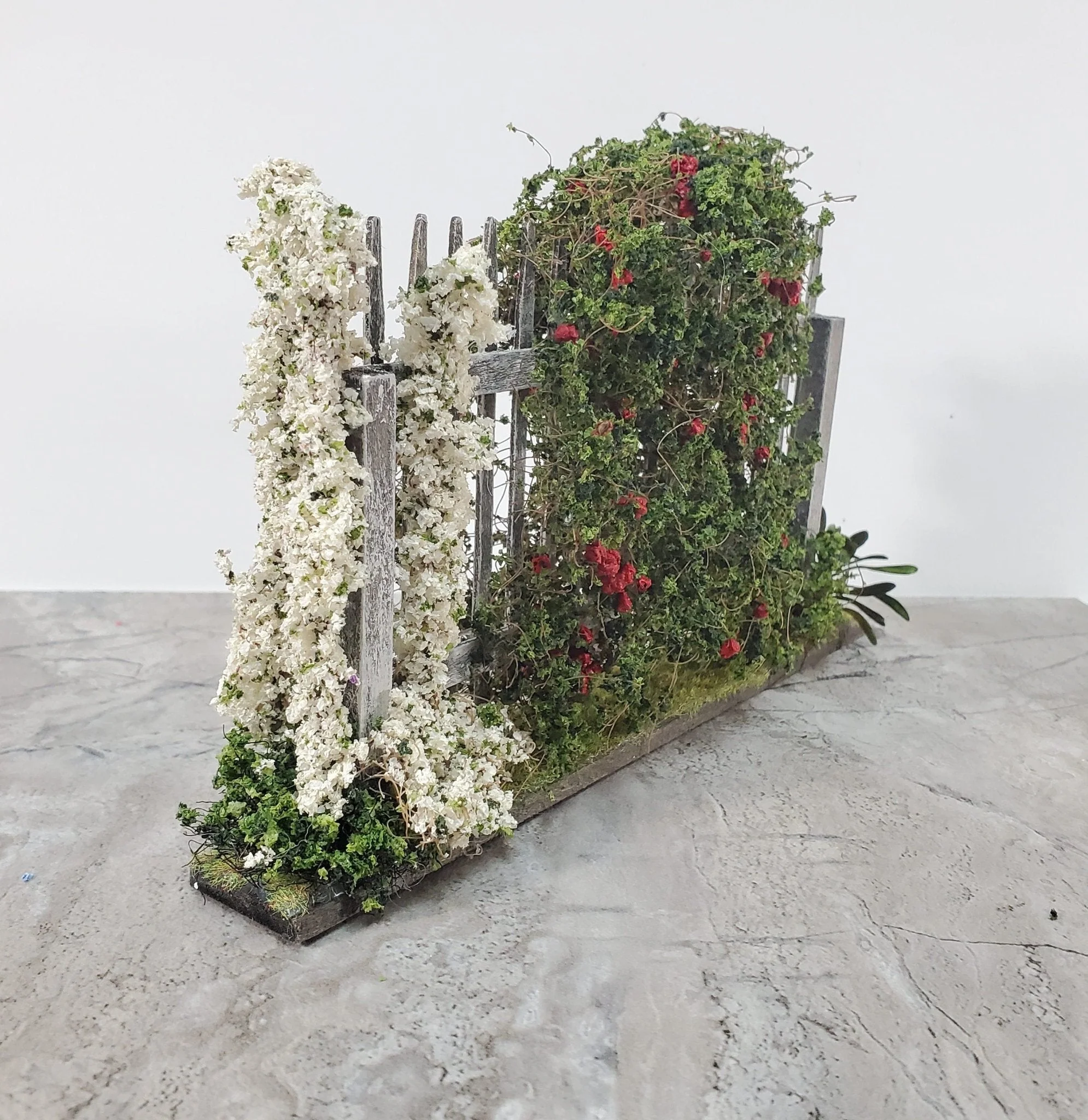 Dollhouse Flowers with Fence Red White Large 1:12 Scale Miniature 2 Sided - Image 4