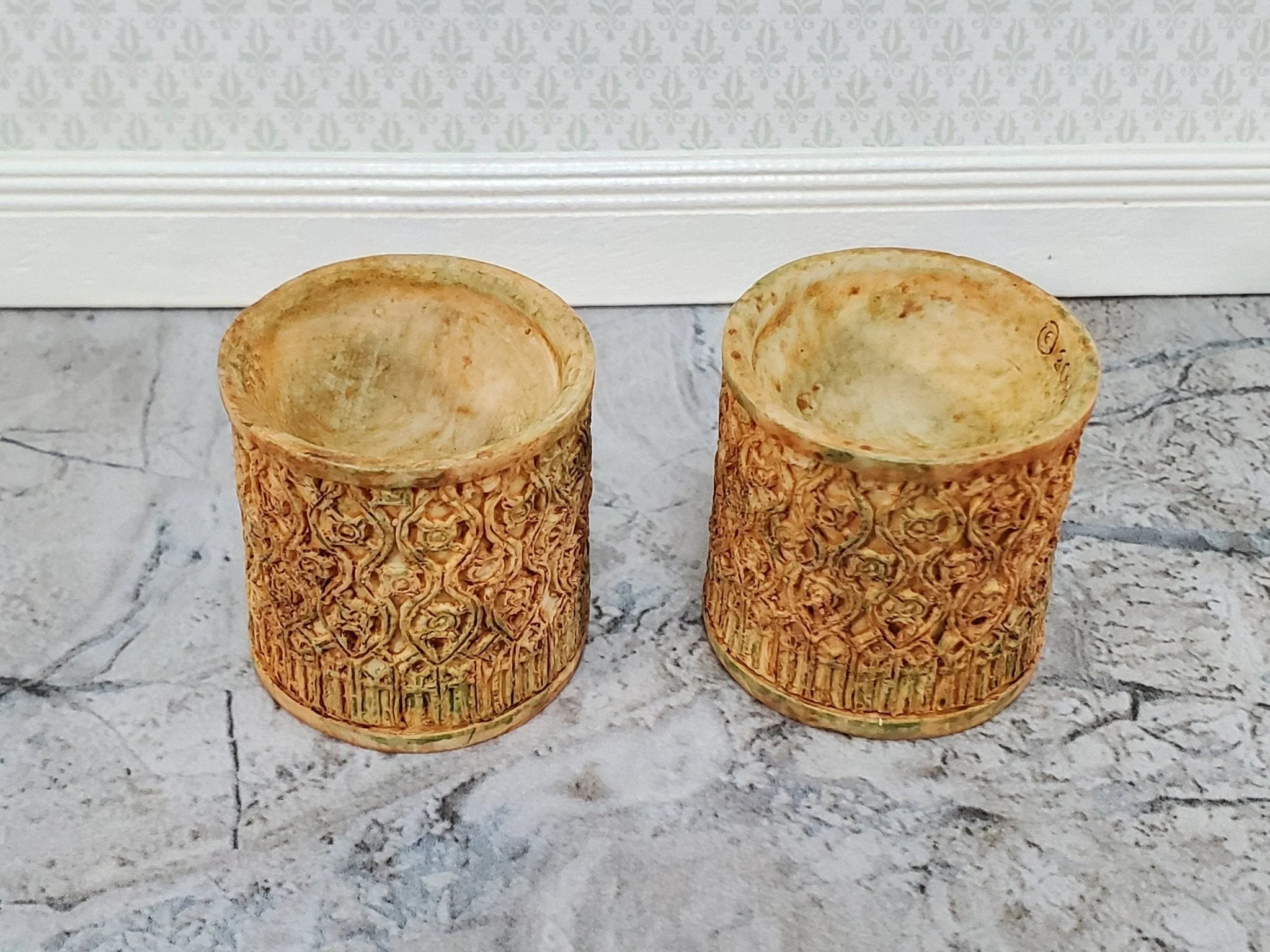 Dollhouse Garden Pots Aged Finish Planters x2 1:12 Scale A4052AG by Falcon Miniatures - Image 2