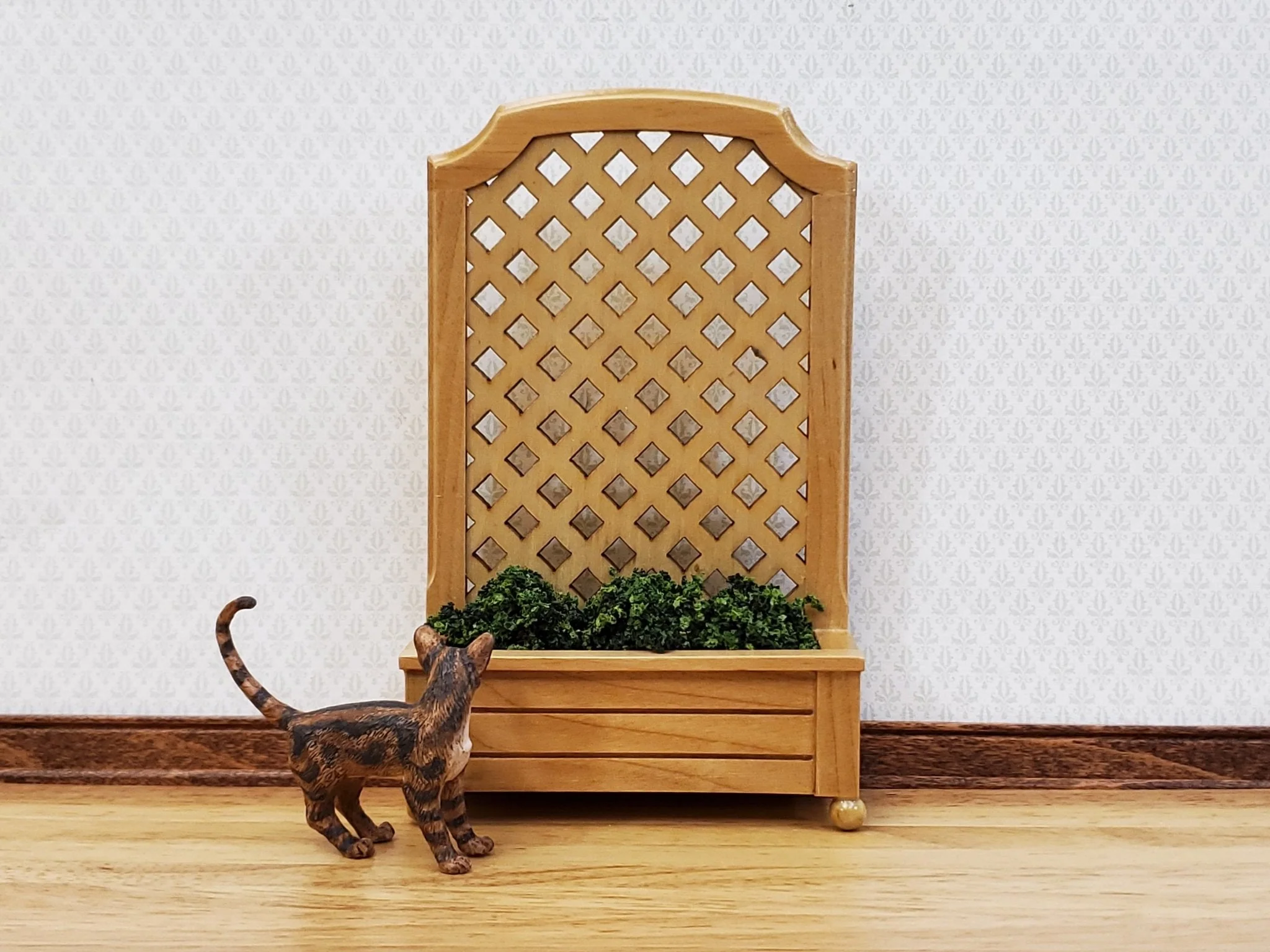Dollhouse Garden Trellis with Flower Box Light Oak Finish 1:12 Scale Miniature - Image 3