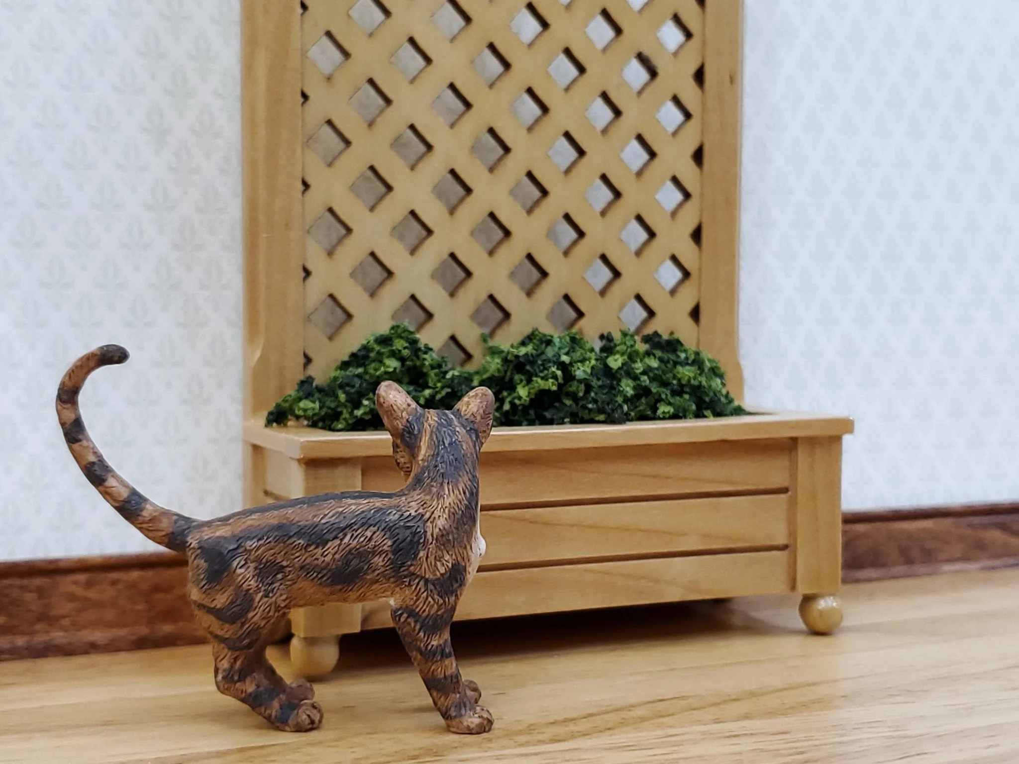 Dollhouse Garden Trellis with Flower Box Light Oak Finish 1:12 Scale Miniature - Image 4