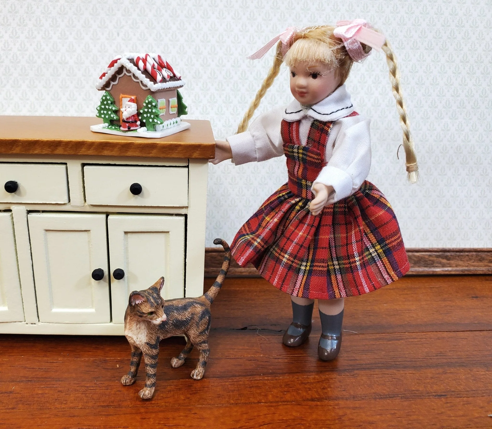 Dollhouse Gingerbread Christmas House with Santa 1:12 Scale Miniature Food - Image 3