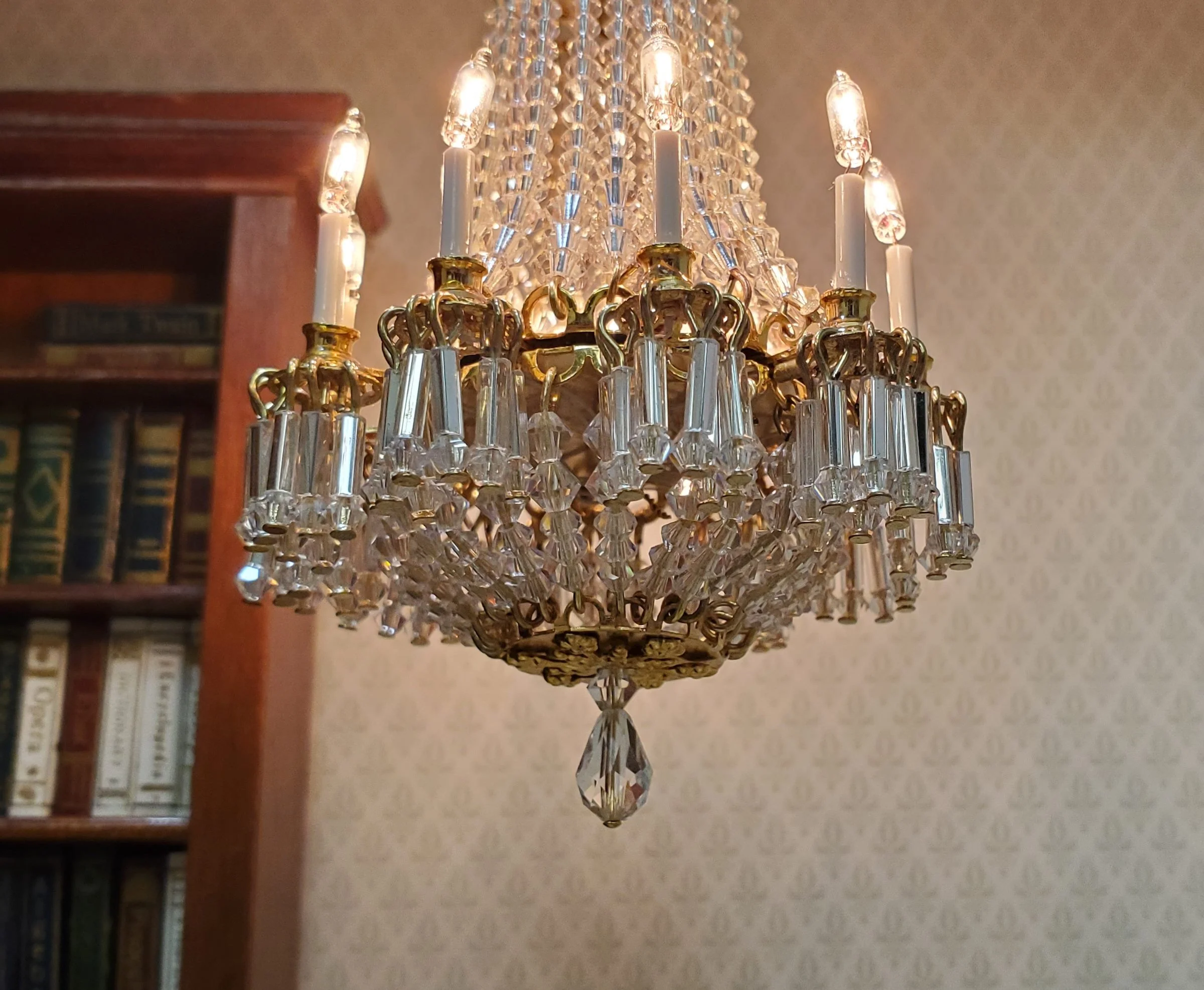 Dollhouse Grand Crystal Chandelier 10 Arm Real Glass 12 Volt 1:12 Scale - Image 4