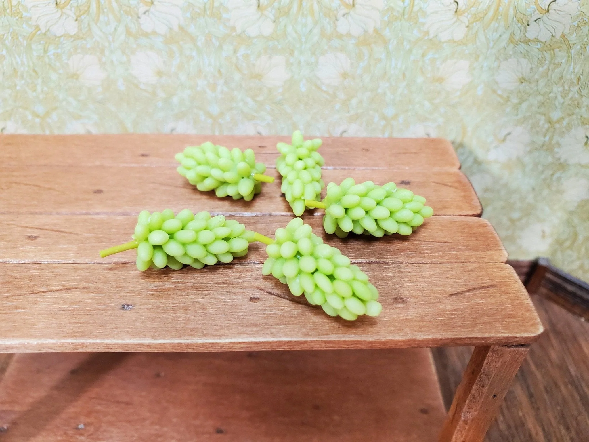 Dollhouse Grapes Bunch Green use in 1:6 or 1/12 Scale Miniature Scenes Set of 5