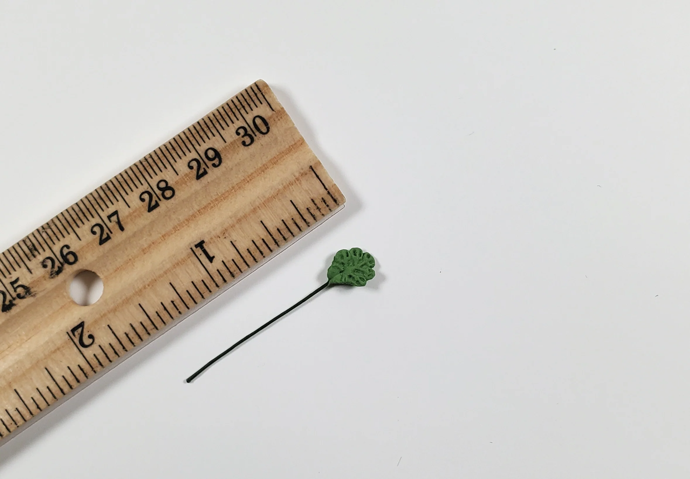 Dollhouse Green Leaves Long Stem Set of 10 Scalloped Edge 1:12 Scale Miniature - Image 3