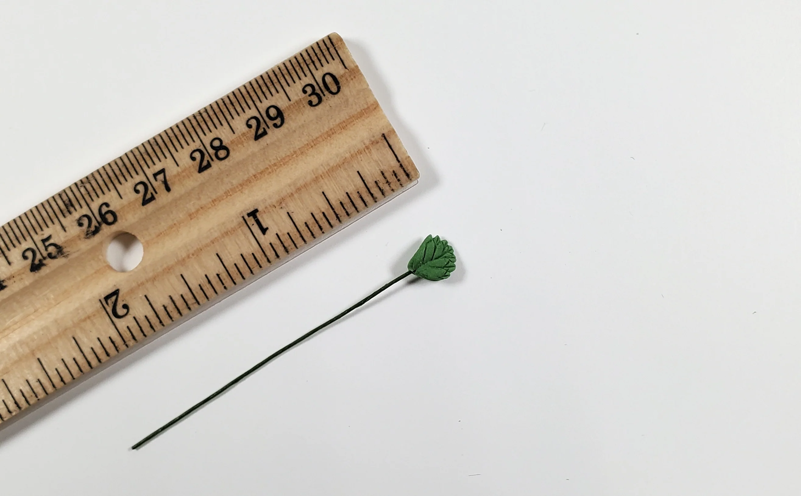 Dollhouse Green Leaves Long Stem Set of 10 Serrated Round 1:12 Scale Miniature - Image 3