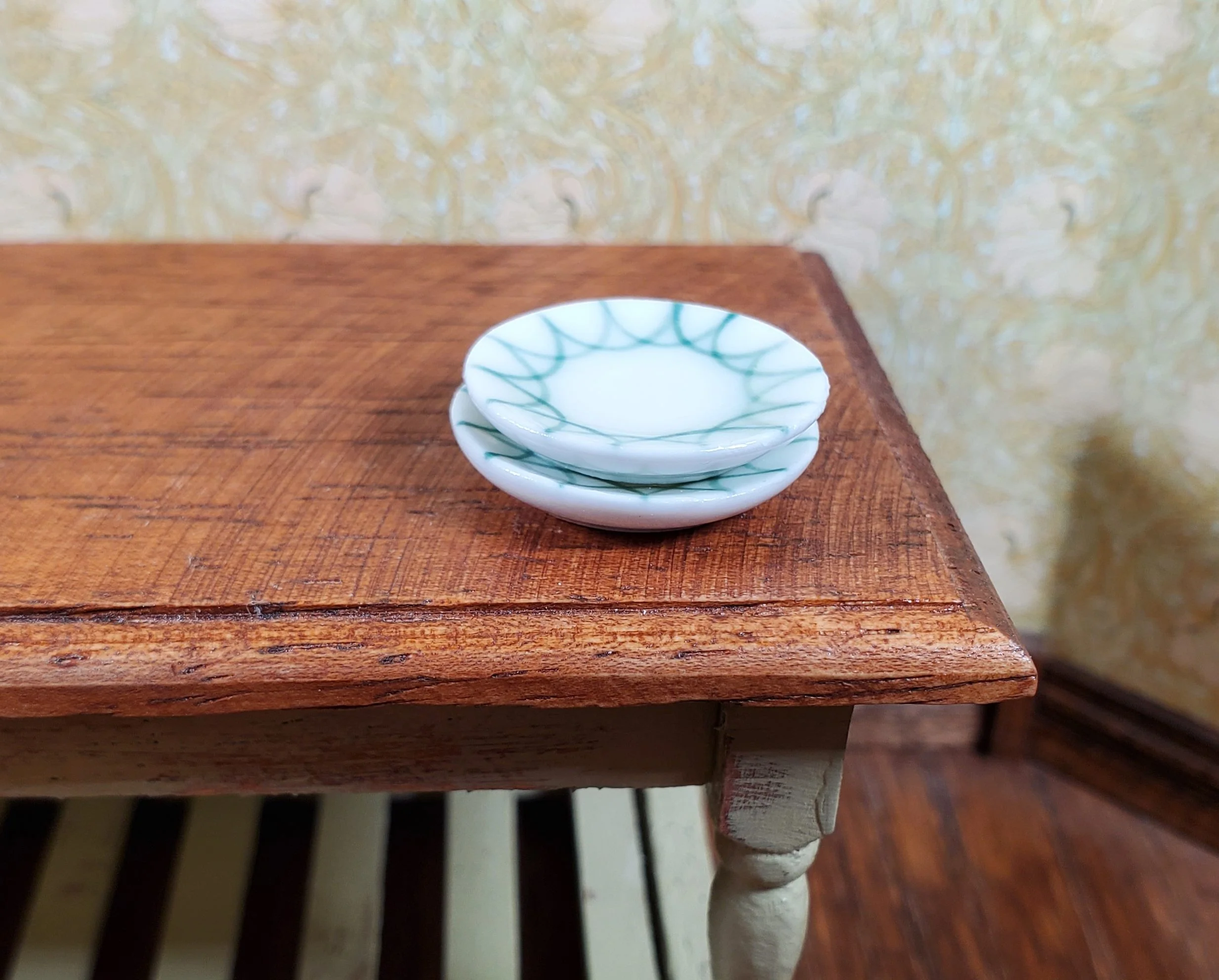 Dollhouse Green Trimmed Ceramic Plates Set of 2 1:12 Scale Miniature - Image 2