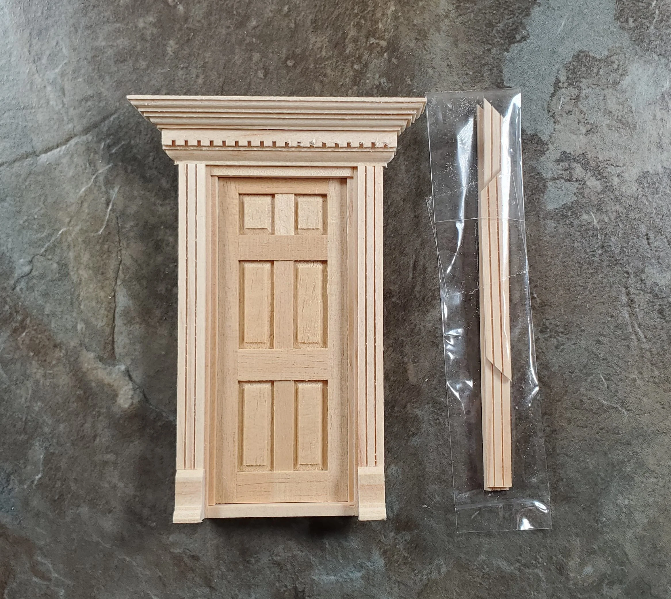 Dollhouse HALF SCALE 1:24 Exterior Yorktown Door Wood HWH6014 Houseworks