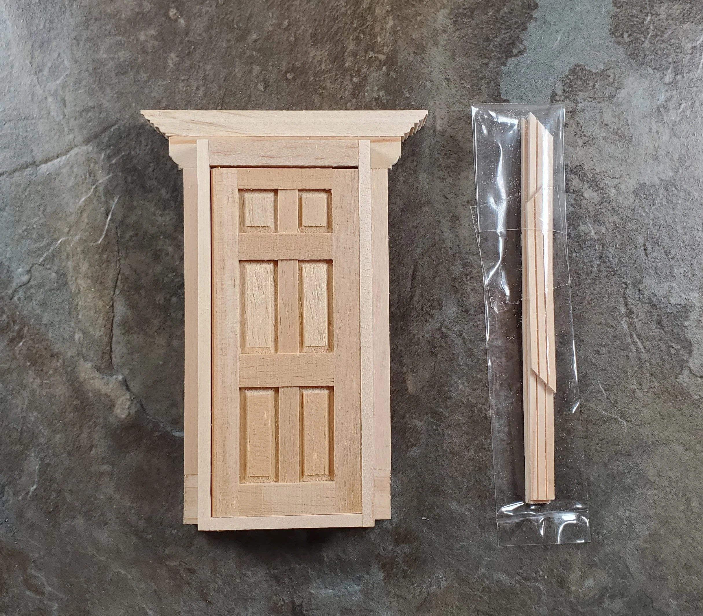 Dollhouse HALF SCALE 1:24 Exterior Yorktown Door Wood HWH6014 Houseworks - Image 3
