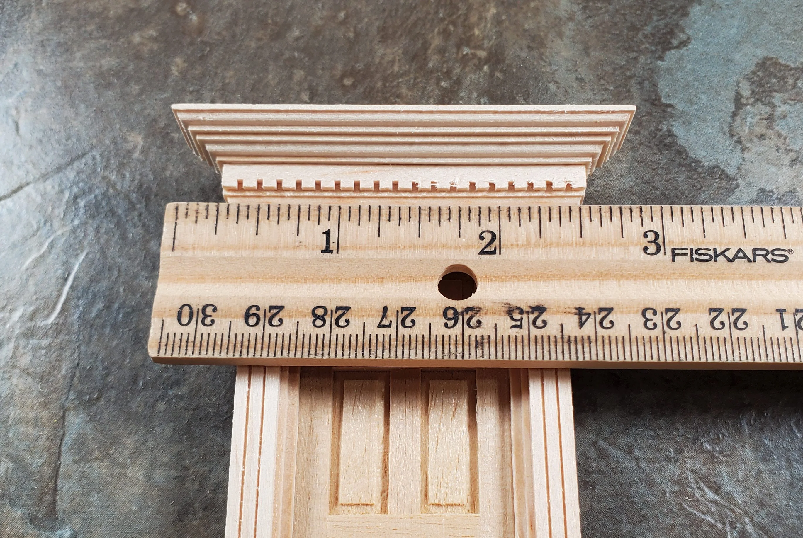 Dollhouse HALF SCALE 1:24 Exterior Yorktown Door Wood HWH6014 Houseworks - Image 4