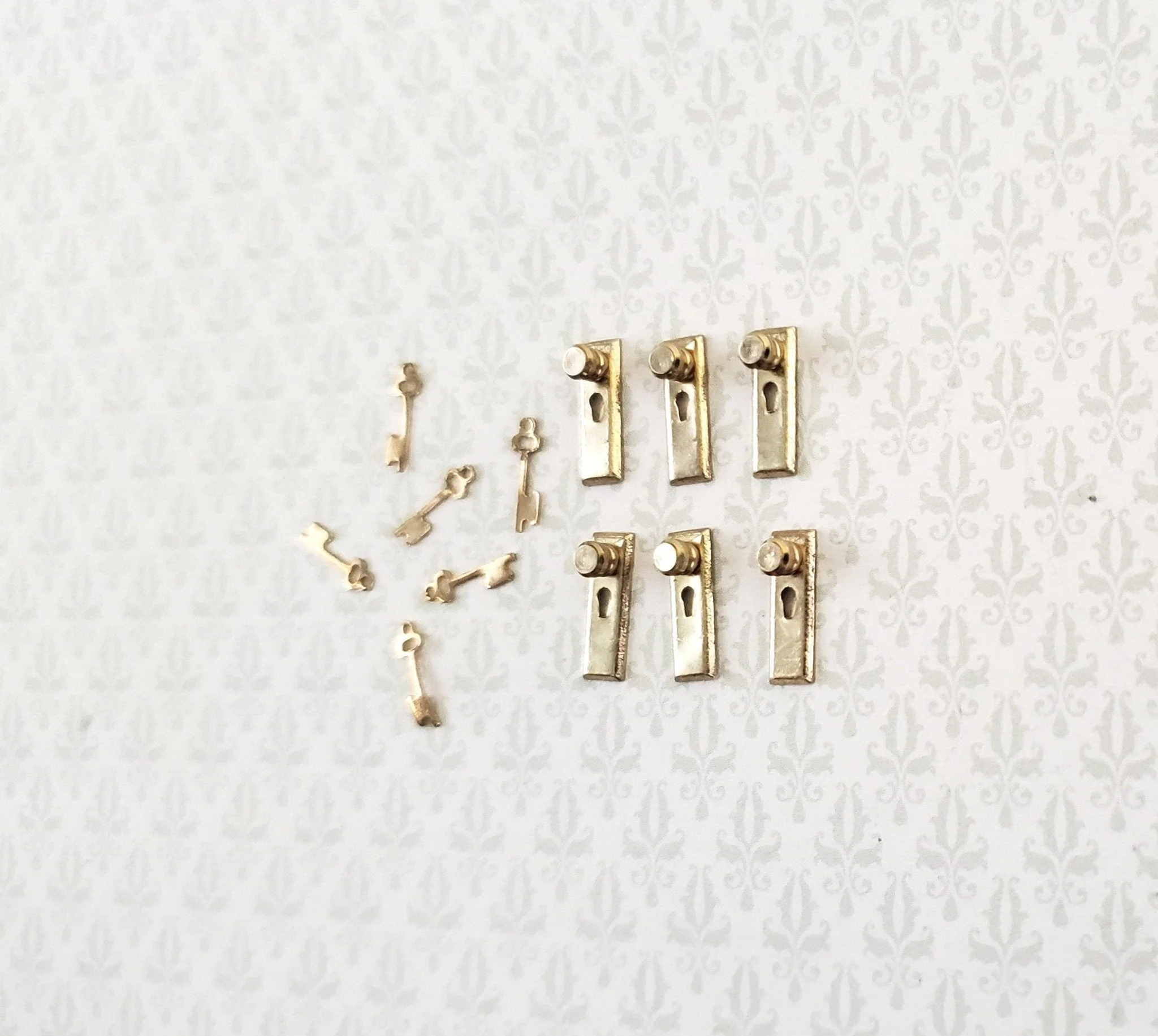 Dollhouse Half Scale Doorknobs with Keys Gold x6 1:24 Scale H1114 Houseworks