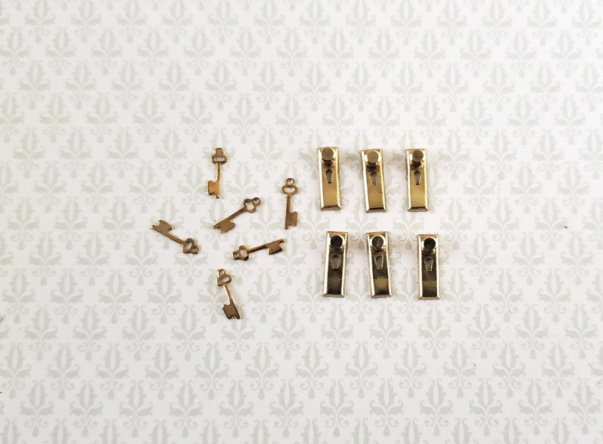 Dollhouse Half Scale Doorknobs with Keys Gold x6 1:24 Scale H1114 Houseworks - Image 2