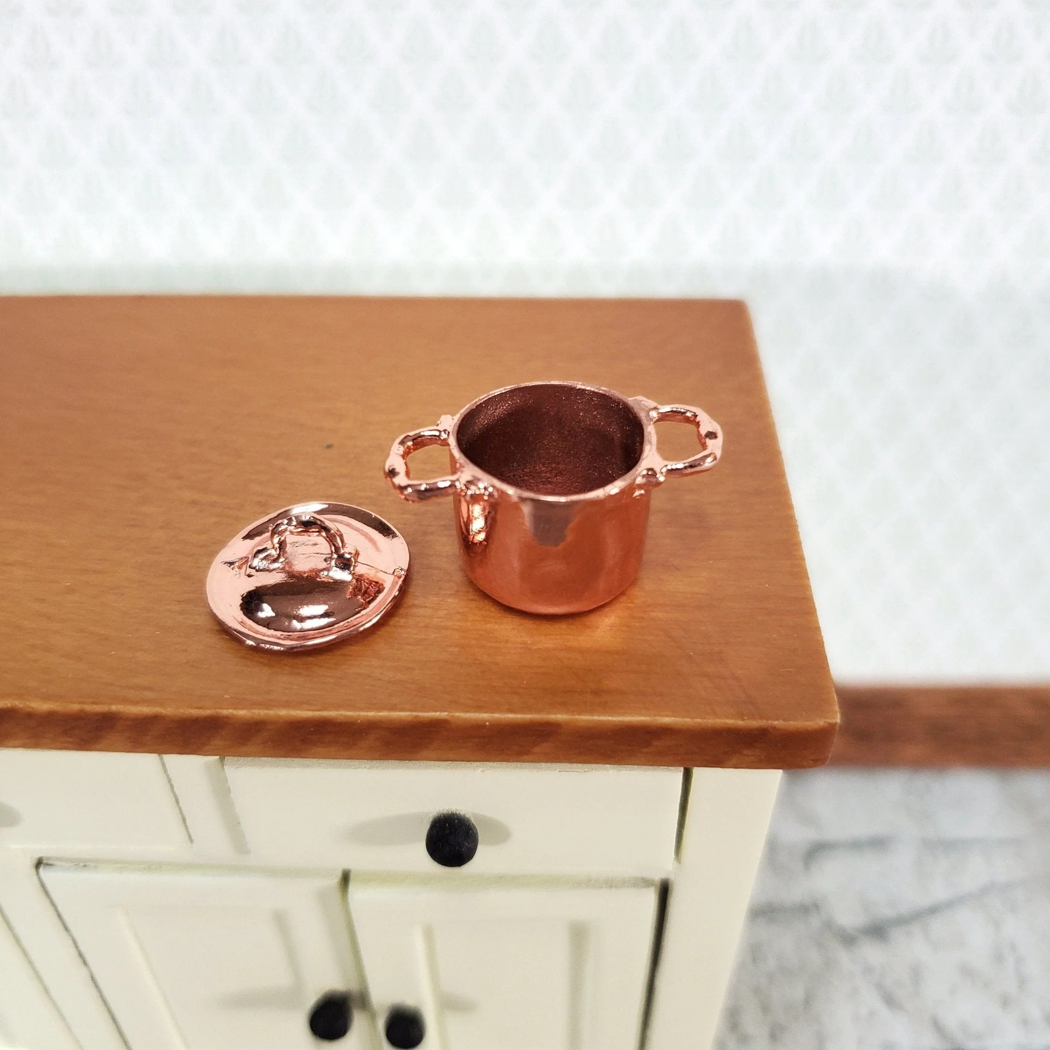 Dollhouse Half Scale Tall Copper Soup Cooking Pot with Lid 1:24 Falcon Miniatures - Image 2