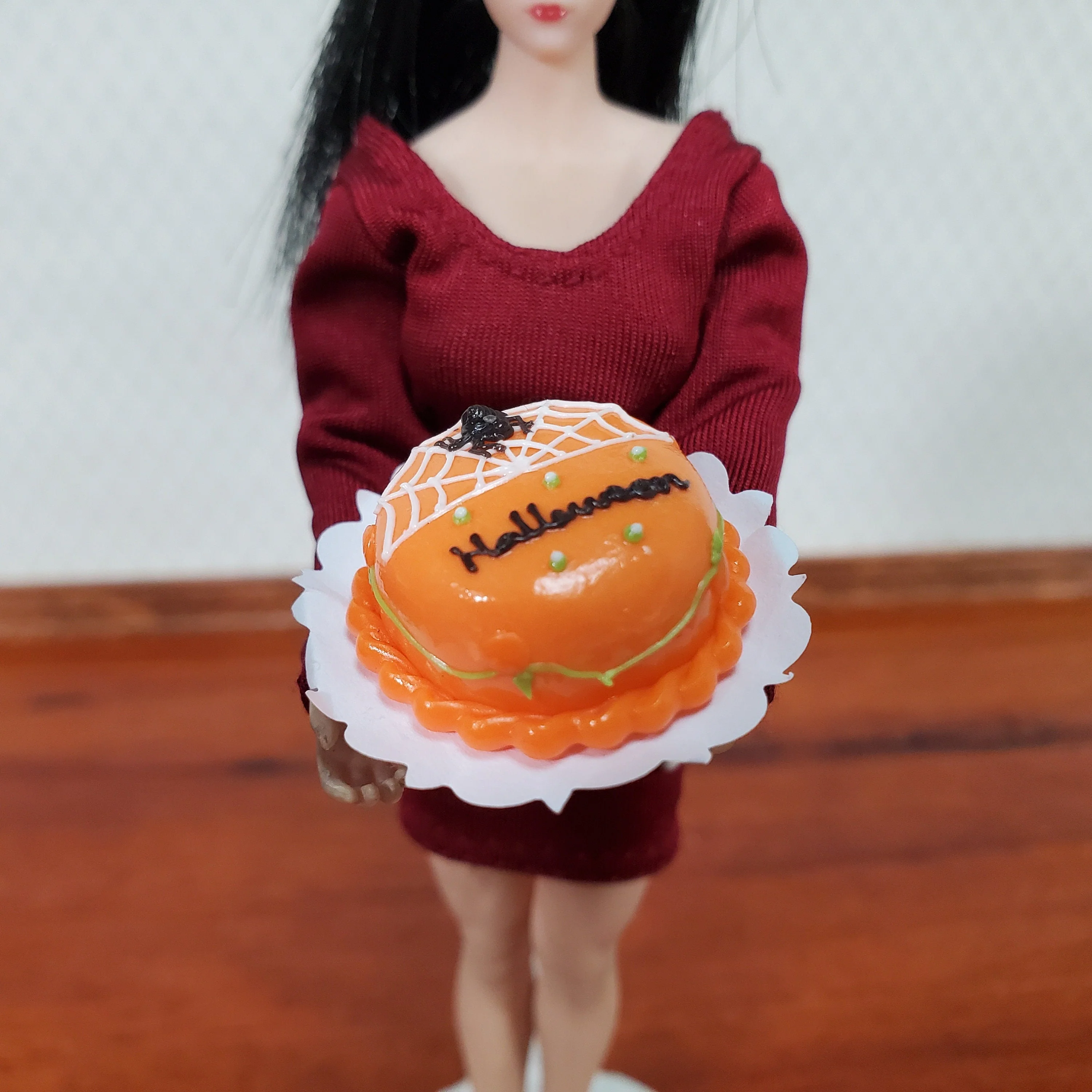 Dollhouse Halloween Cake Round 1:12 Miniature Spider and Web Orange & White - Image 2