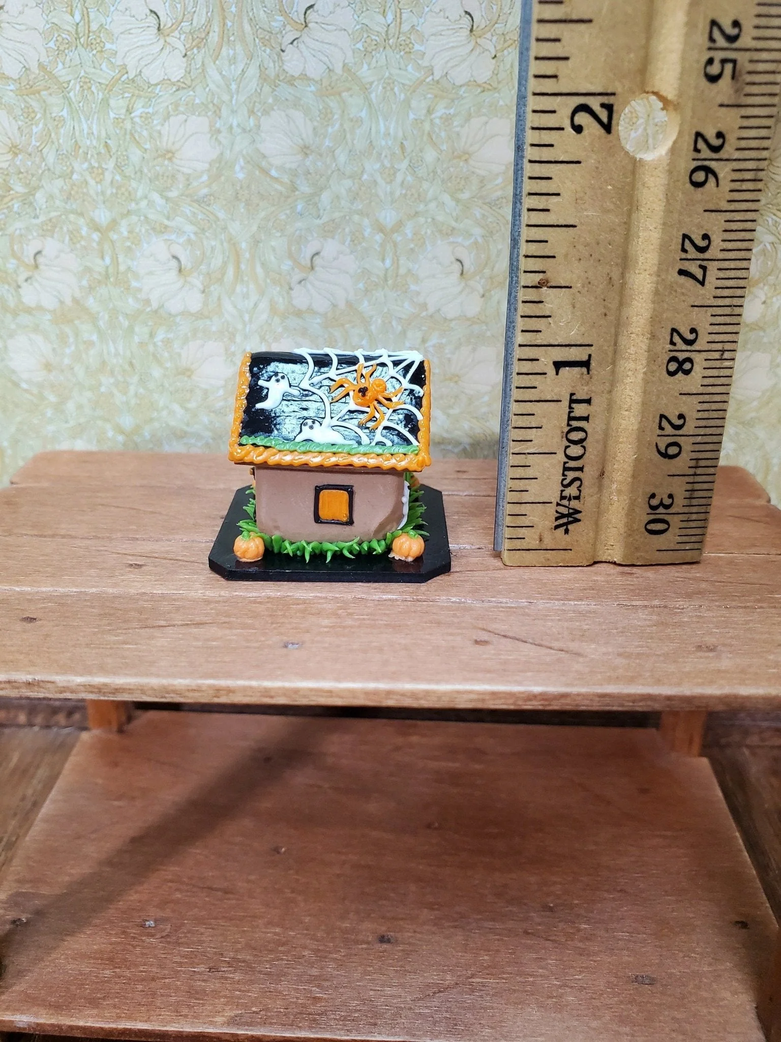 Dollhouse Halloween Gingerbread House 1:12 Scale Miniature Ghosts Spiders Pumpkins - Image 4