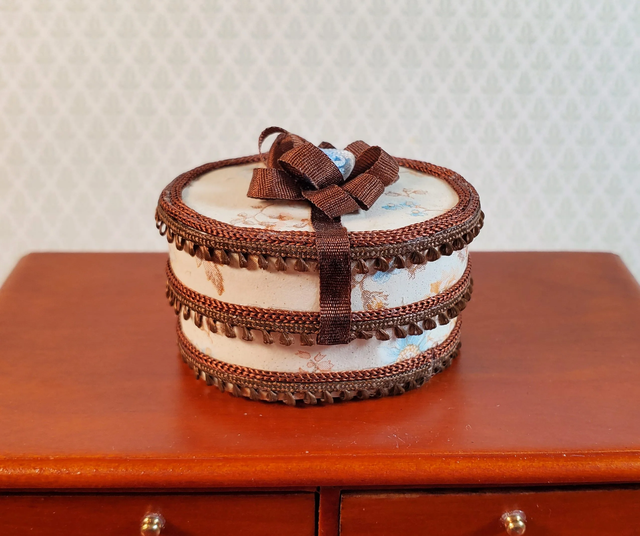 Dollhouse Hat Box Vintage Artisan 1:12 Scale Miniature - Image 3