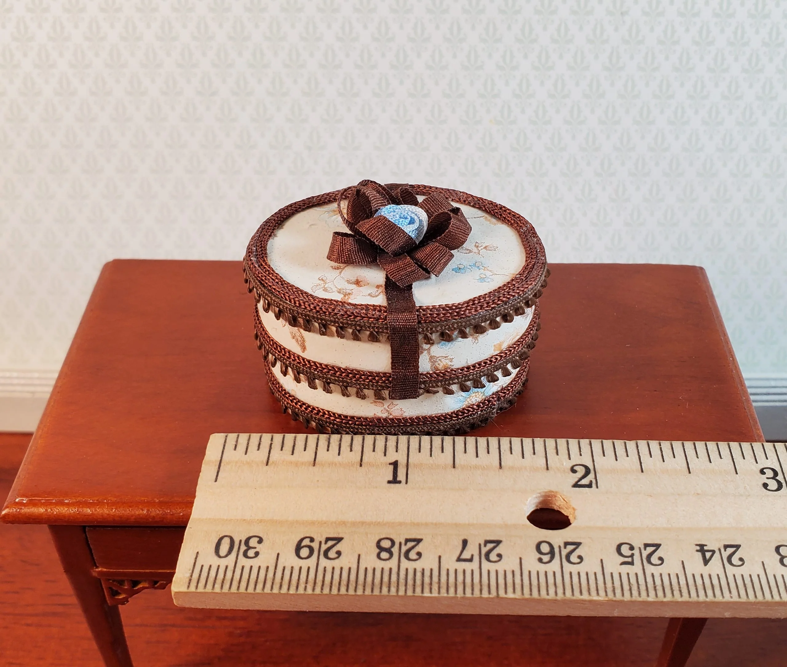 Dollhouse Hat Box Vintage Artisan 1:12 Scale Miniature - Image 4