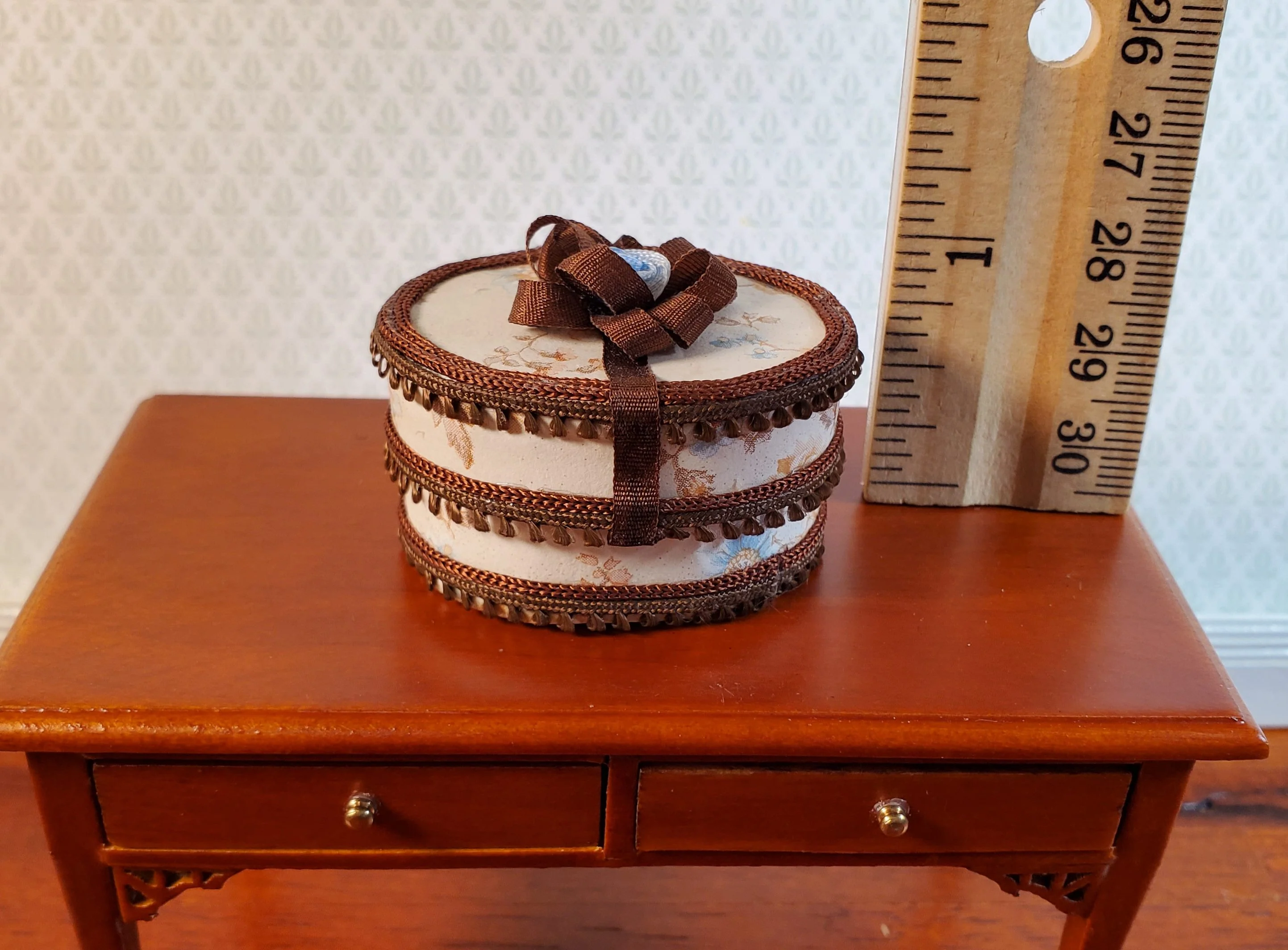 Dollhouse Hat Box Vintage Artisan 1:12 Scale Miniature - Image 5
