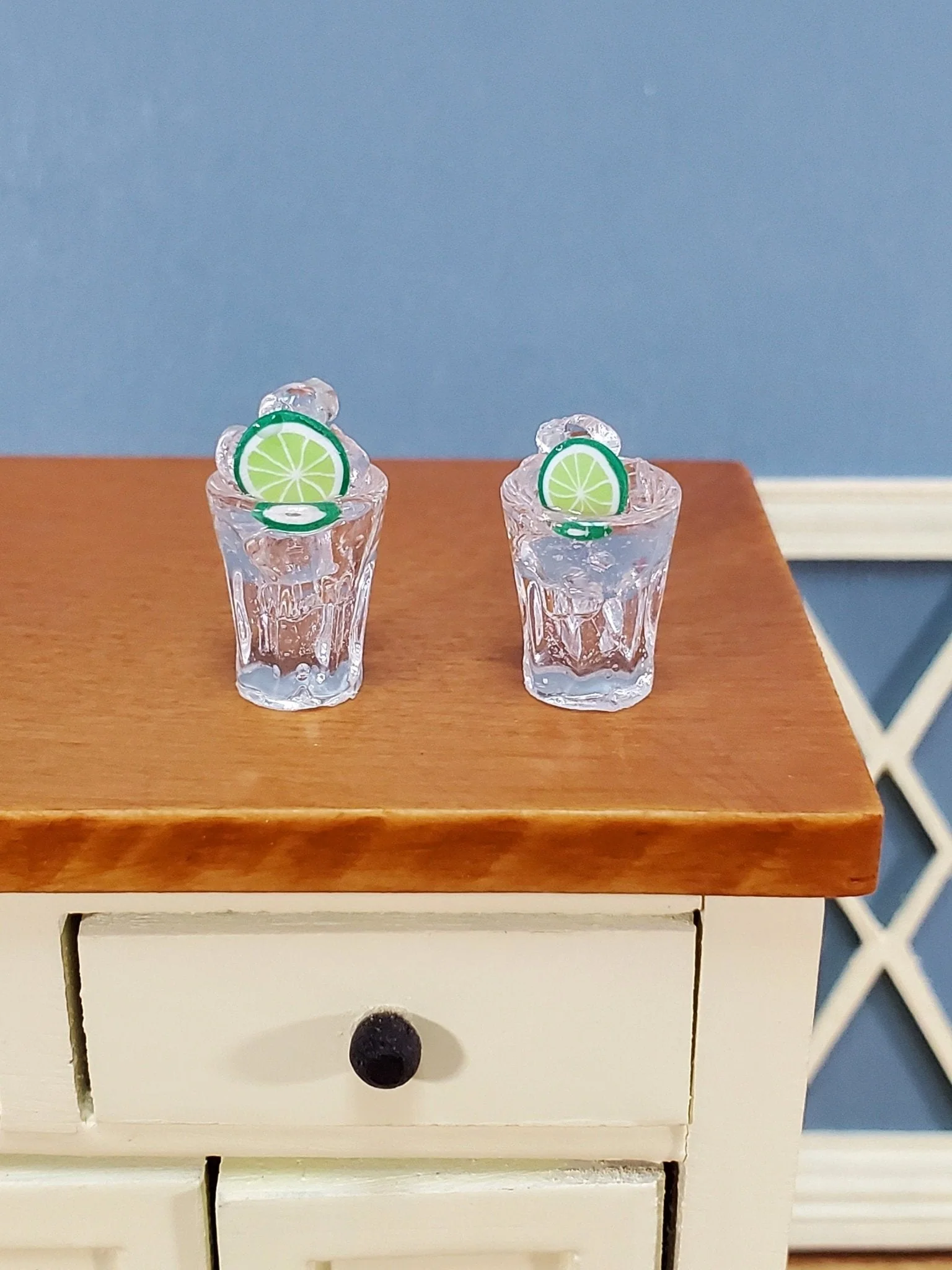 Dollhouse Ice Water or Vodka on the Rocks with Lime Slice 2 Glasses 1:12 Scale Miniature