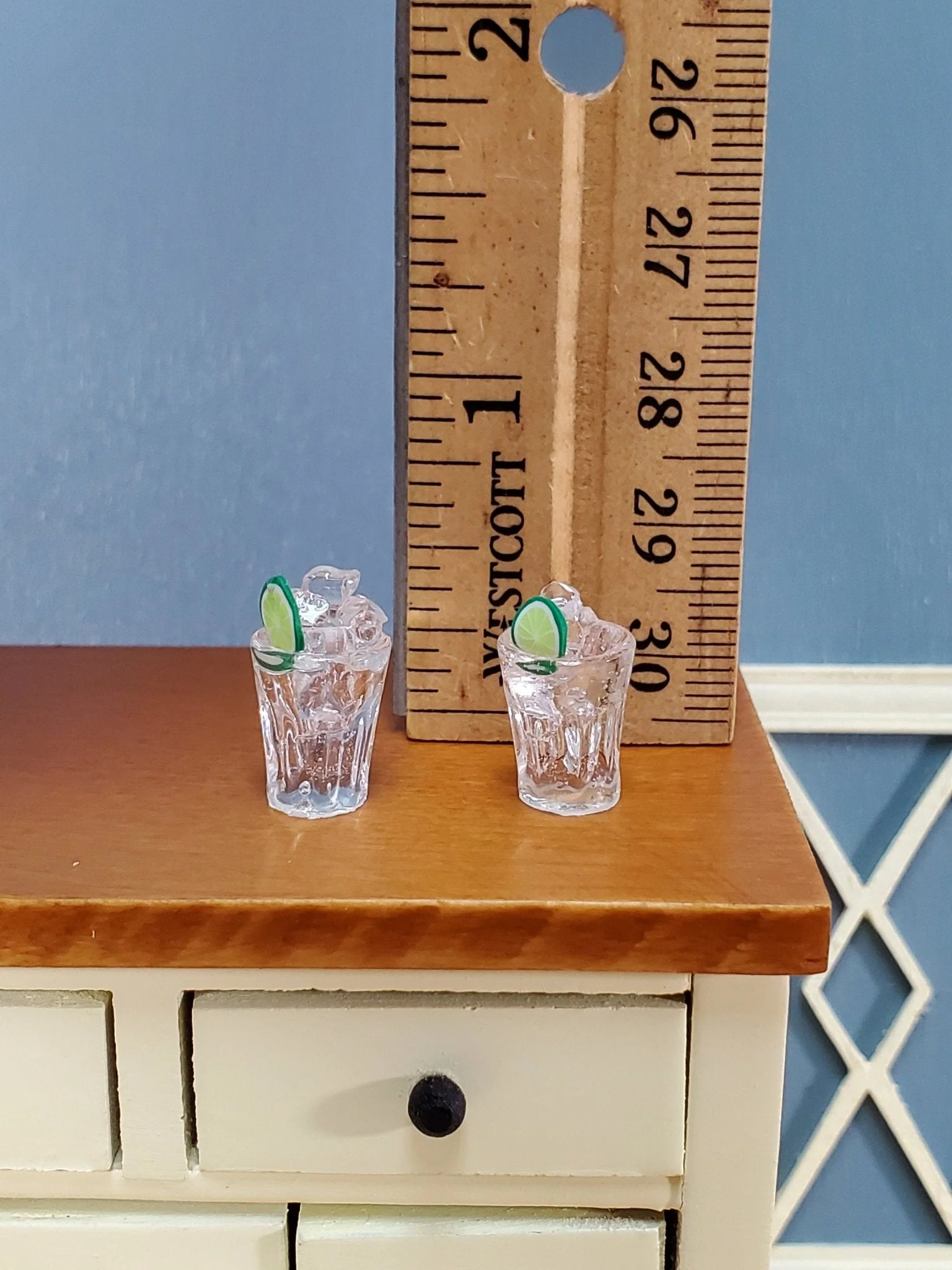 Dollhouse Ice Water or Vodka on the Rocks with Lime Slice 2 Glasses 1:12 Scale Miniature - Image 4