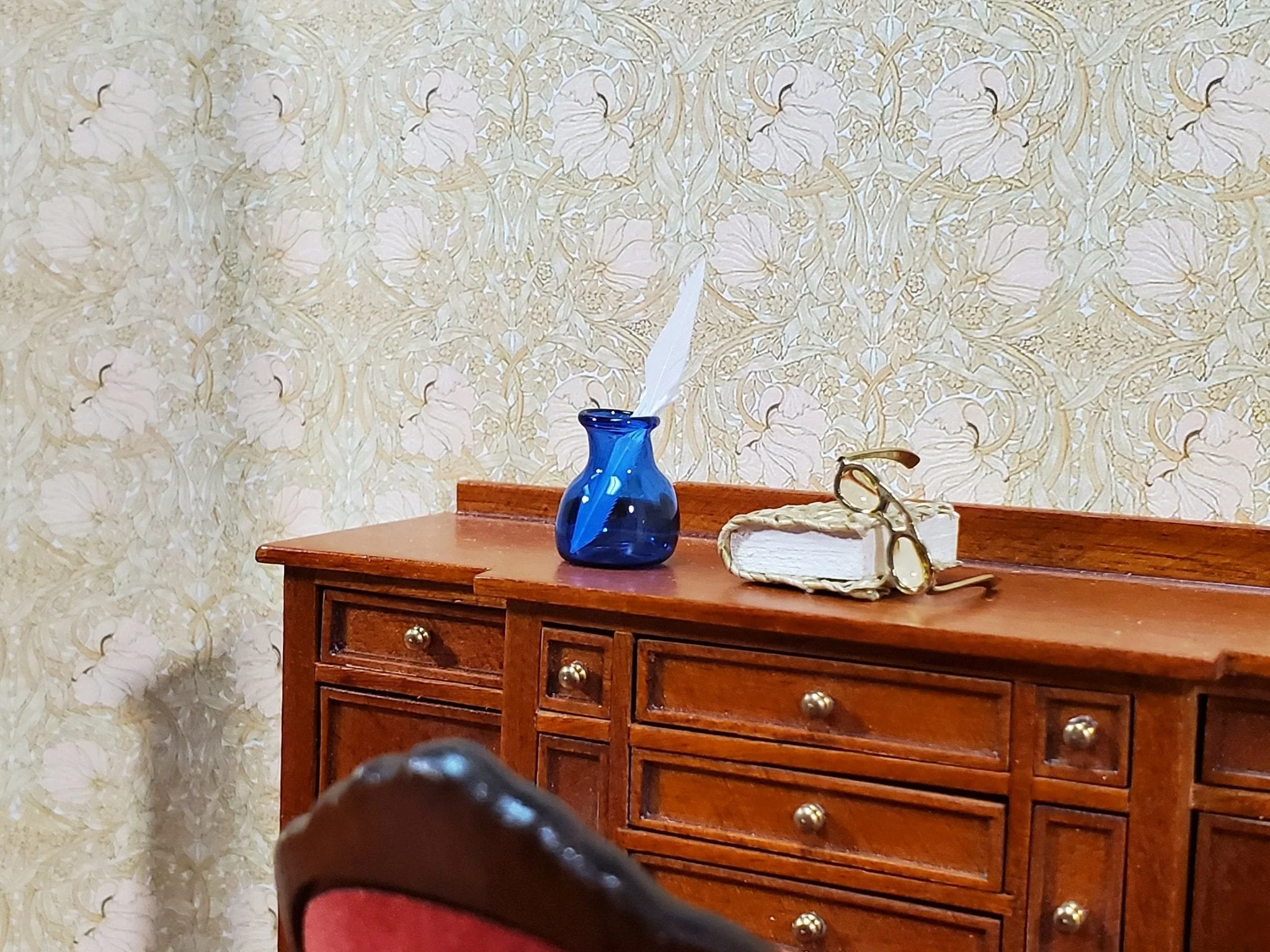 Dollhouse Inkwell with Feather Pen Cobalt Blue Glass 1:12 Scale Miniature Accessories - Image 4