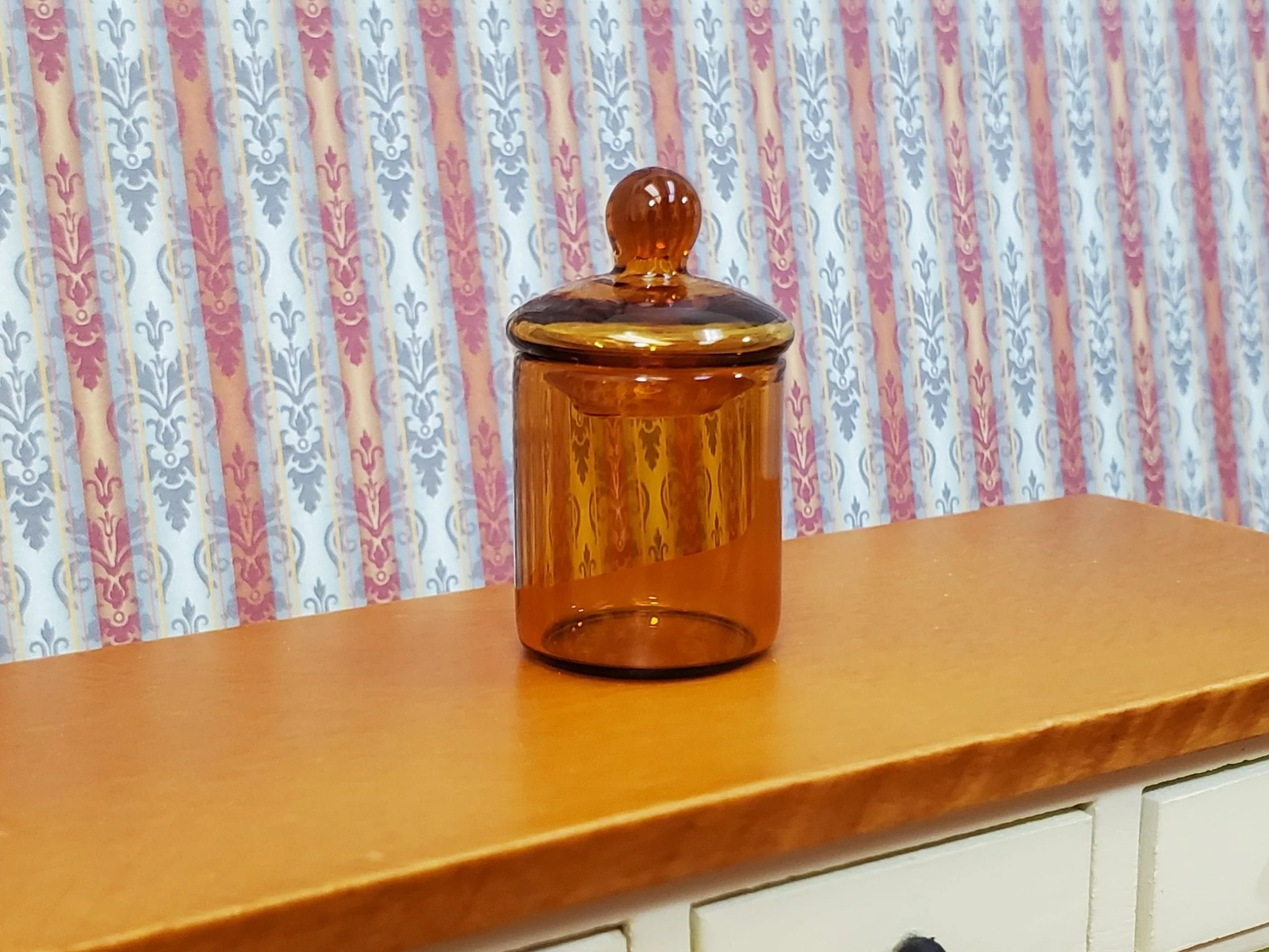 Dollhouse Jar Empty Amber Glass with Lid Short Wide for Miniature Shop or Kitchen