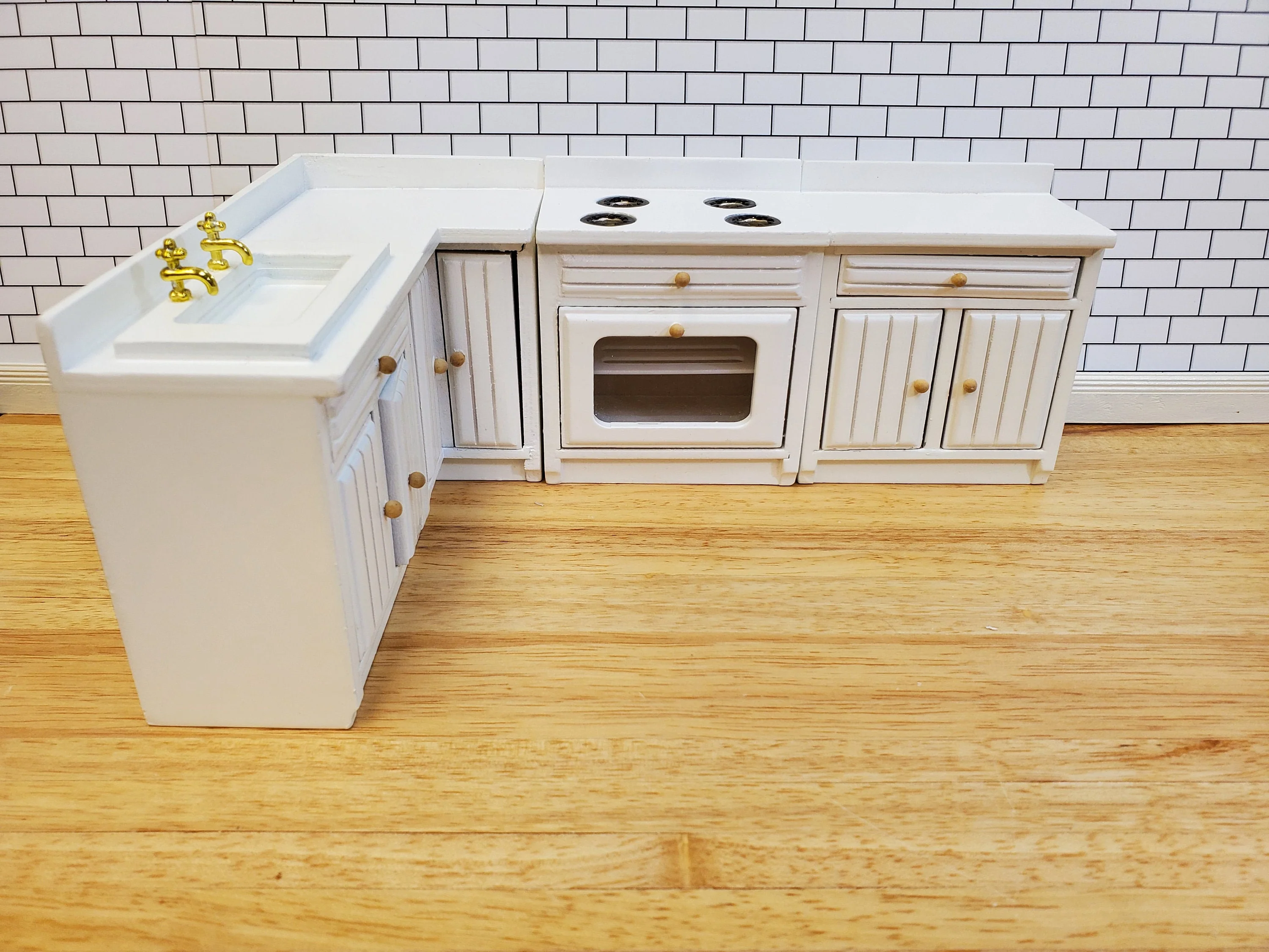 Dollhouse Kitchen Set White Sink Stove Oven Corner Piece 1:12 Scale - Image 2