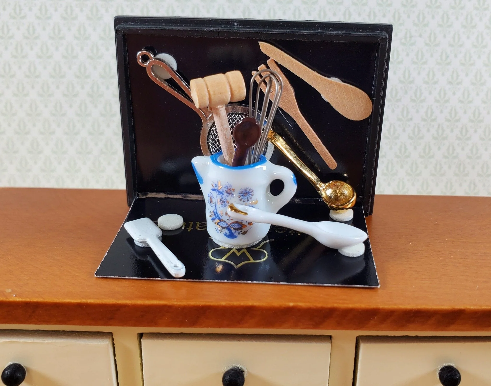 Dollhouse Kitchen Utensils Reutter Porcelain Blue Onion 1:12 Scale Miniatures