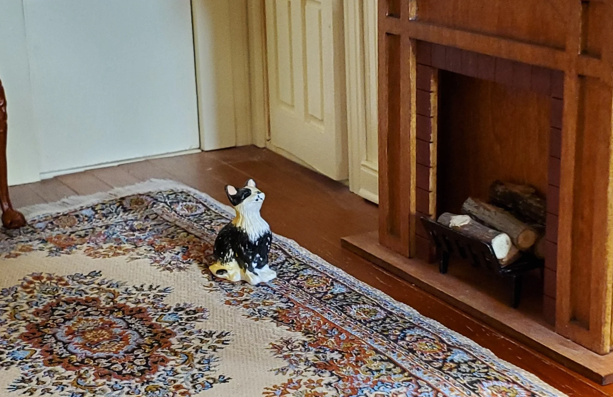 Dollhouse Kitty Cat Calico Black Orange Eyes Closed Sitting 1:12 Scale Miniature - Image 3