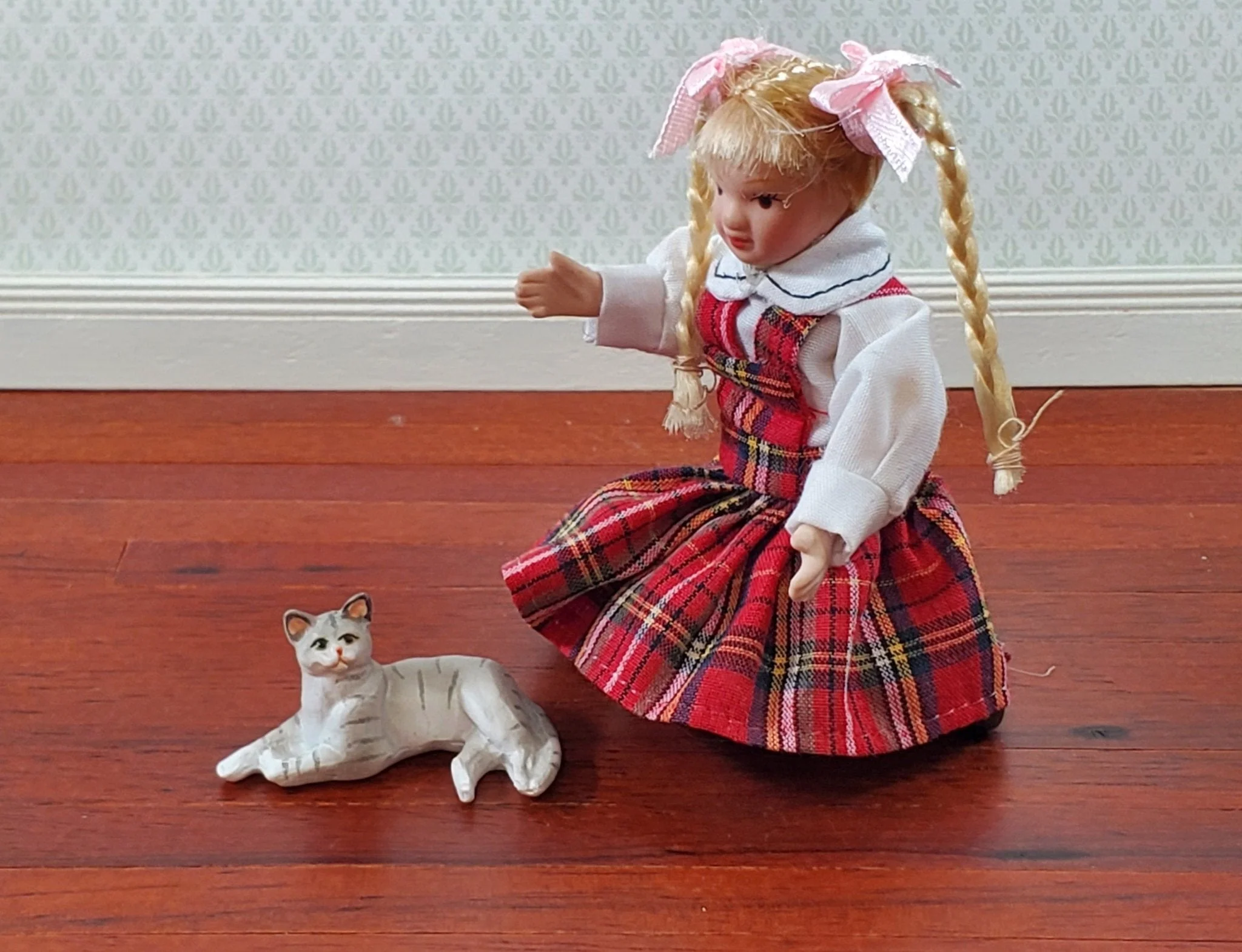 Dollhouse Kitty Cat Gray Tabby Lying Down on Side 1:12 Scale Miniature Pet - Image 5