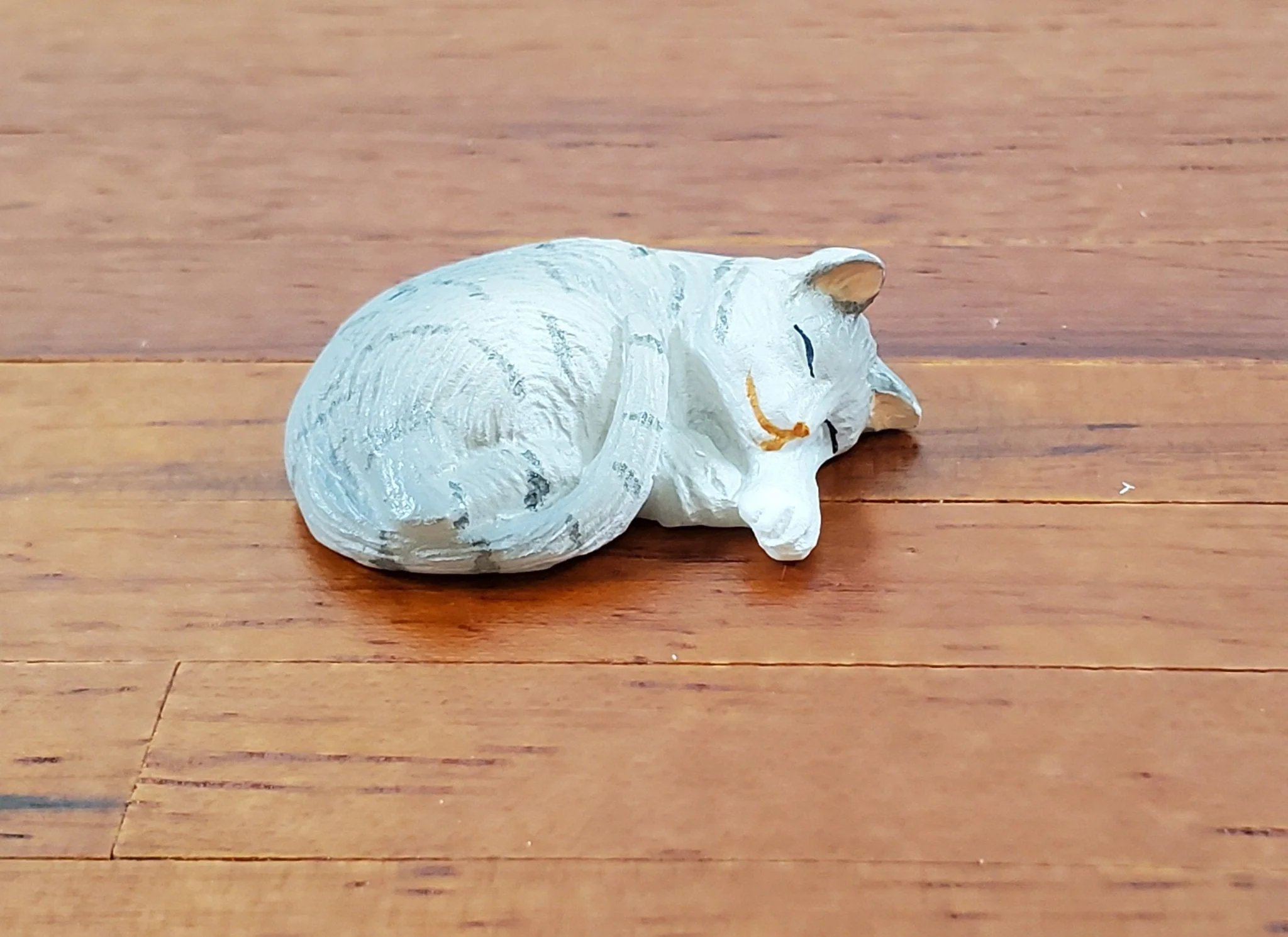 Dollhouse Kitty Cat Gray Tabby Sleeping Curled Up 1:12 Scale Miniature