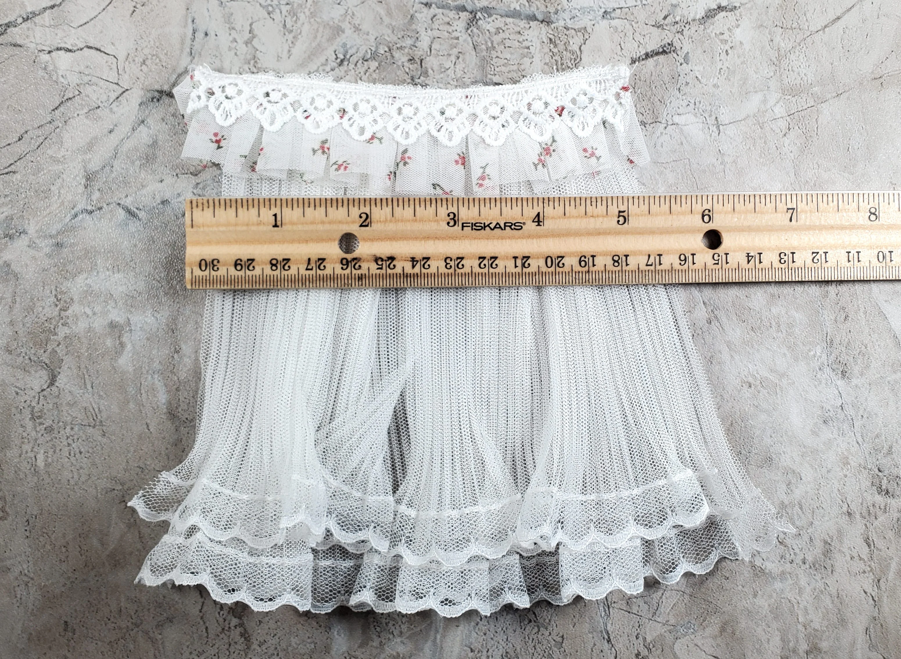Dollhouse Lace Curtains Cream with Pink Floral Valance 1:12 Scale 5" W x 6" L - Image 3